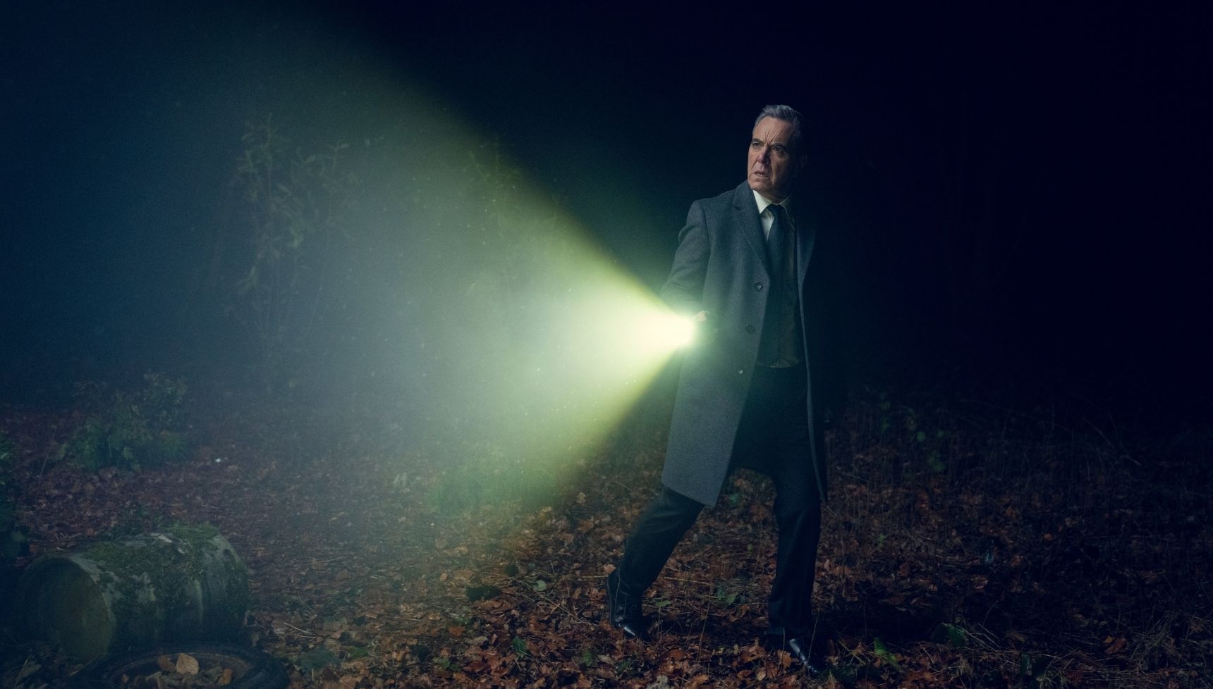 James Nesbitt as Simon Greene shining a torch in Run Away