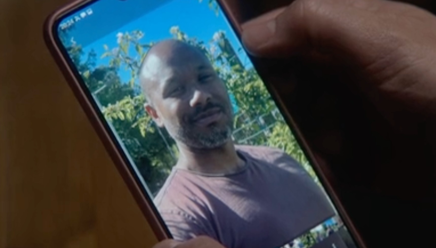 A picture of DCI David Branagh on Diane Fry's cell phone