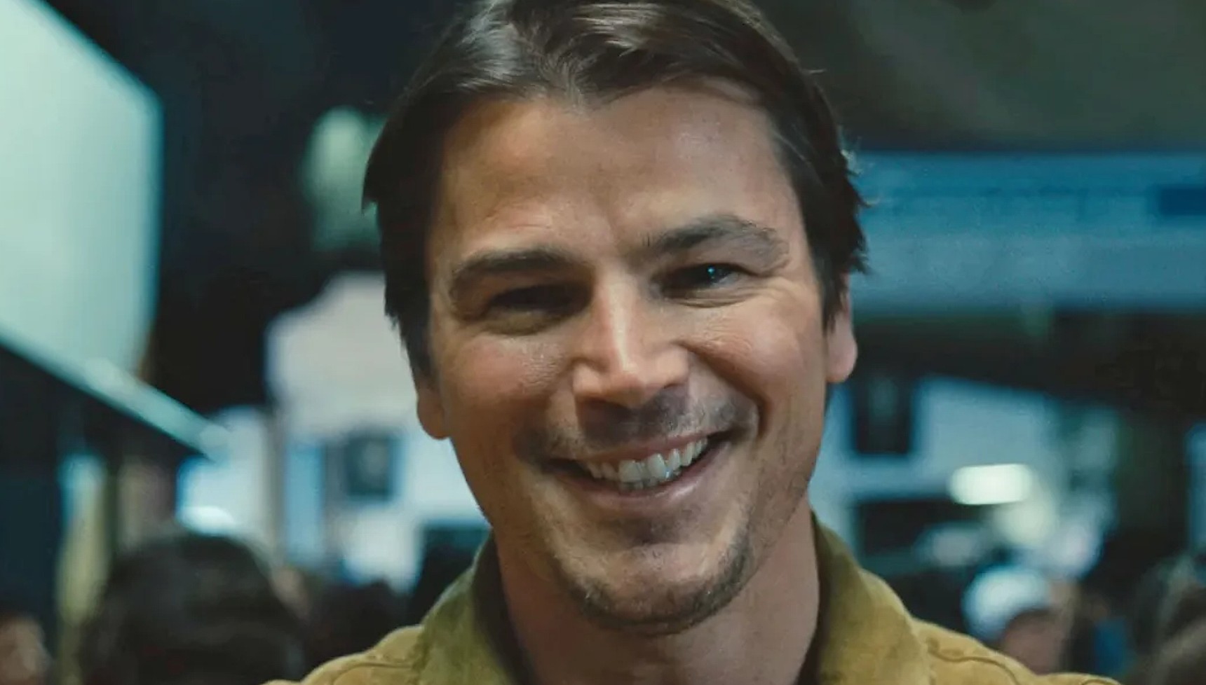 Josh Hartnett smiling in Trap