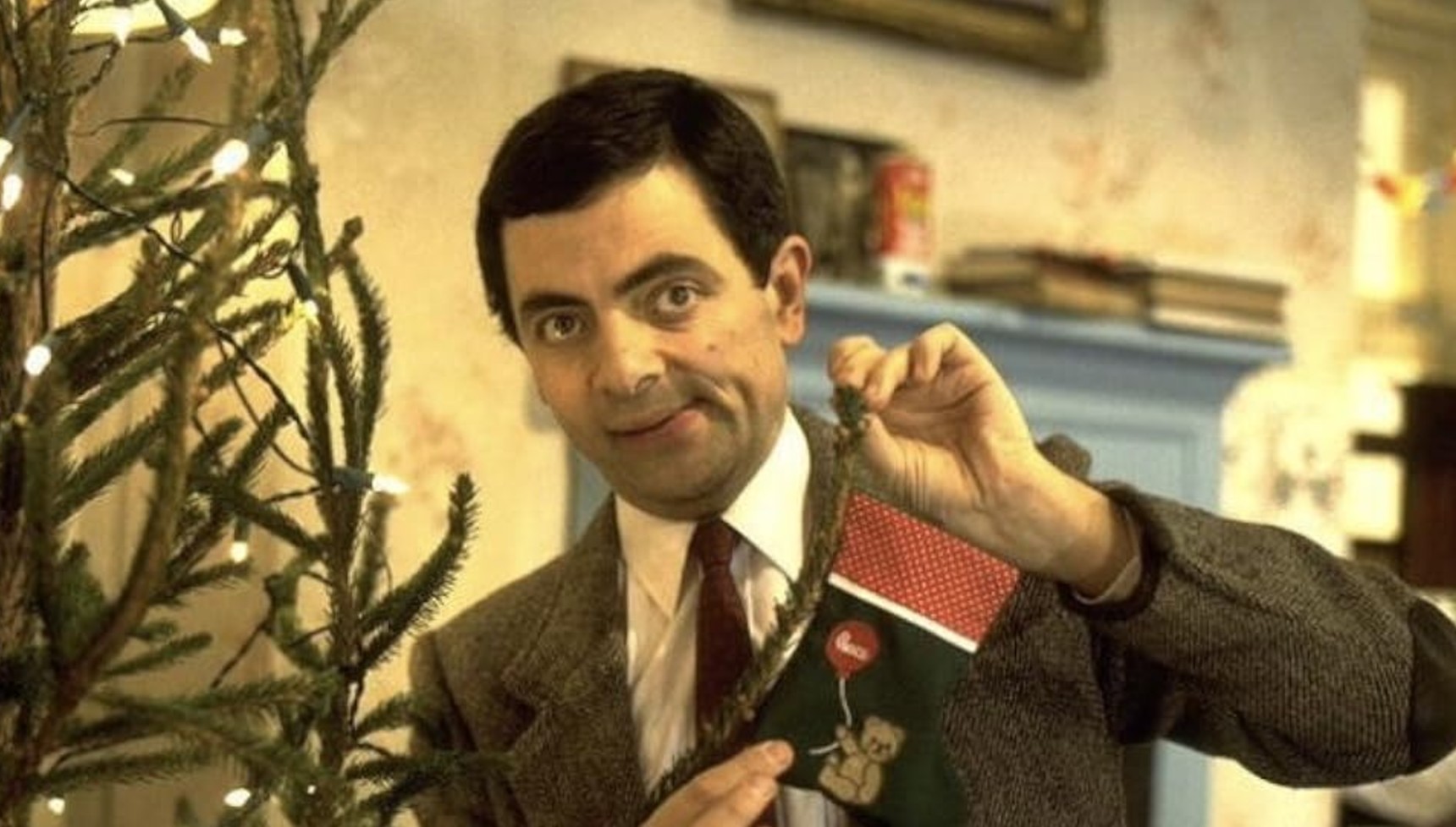 Mr Bean next to a Christmas tree