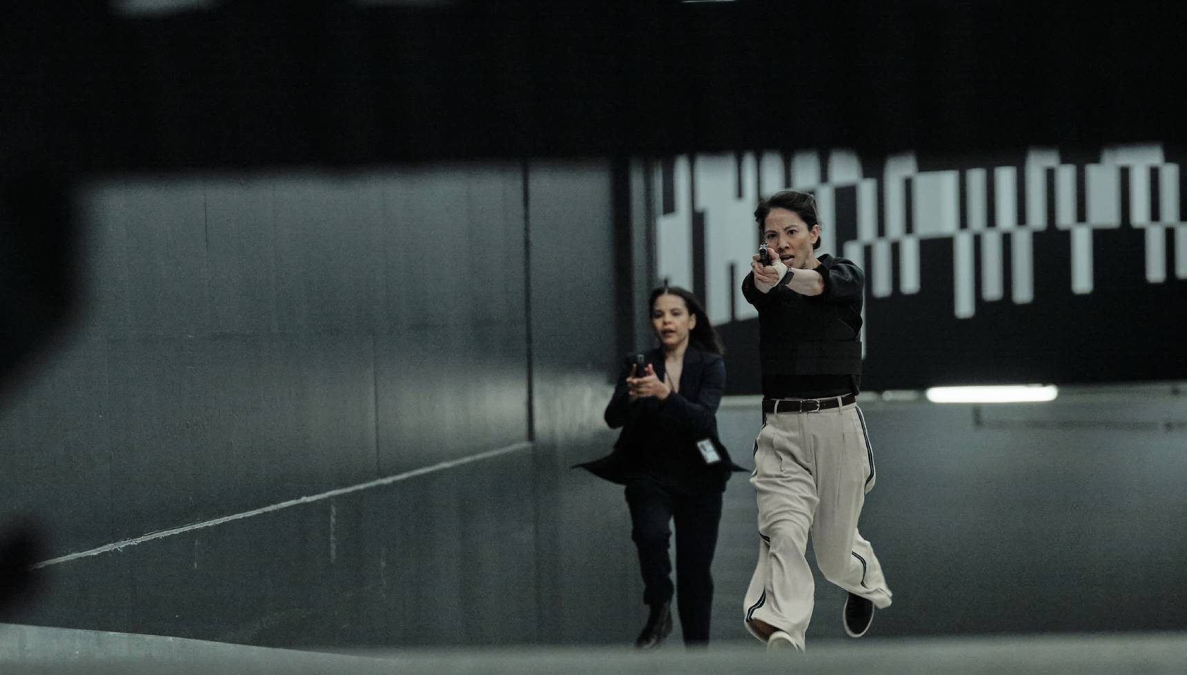 Hana points a gun in Red Eye series 2