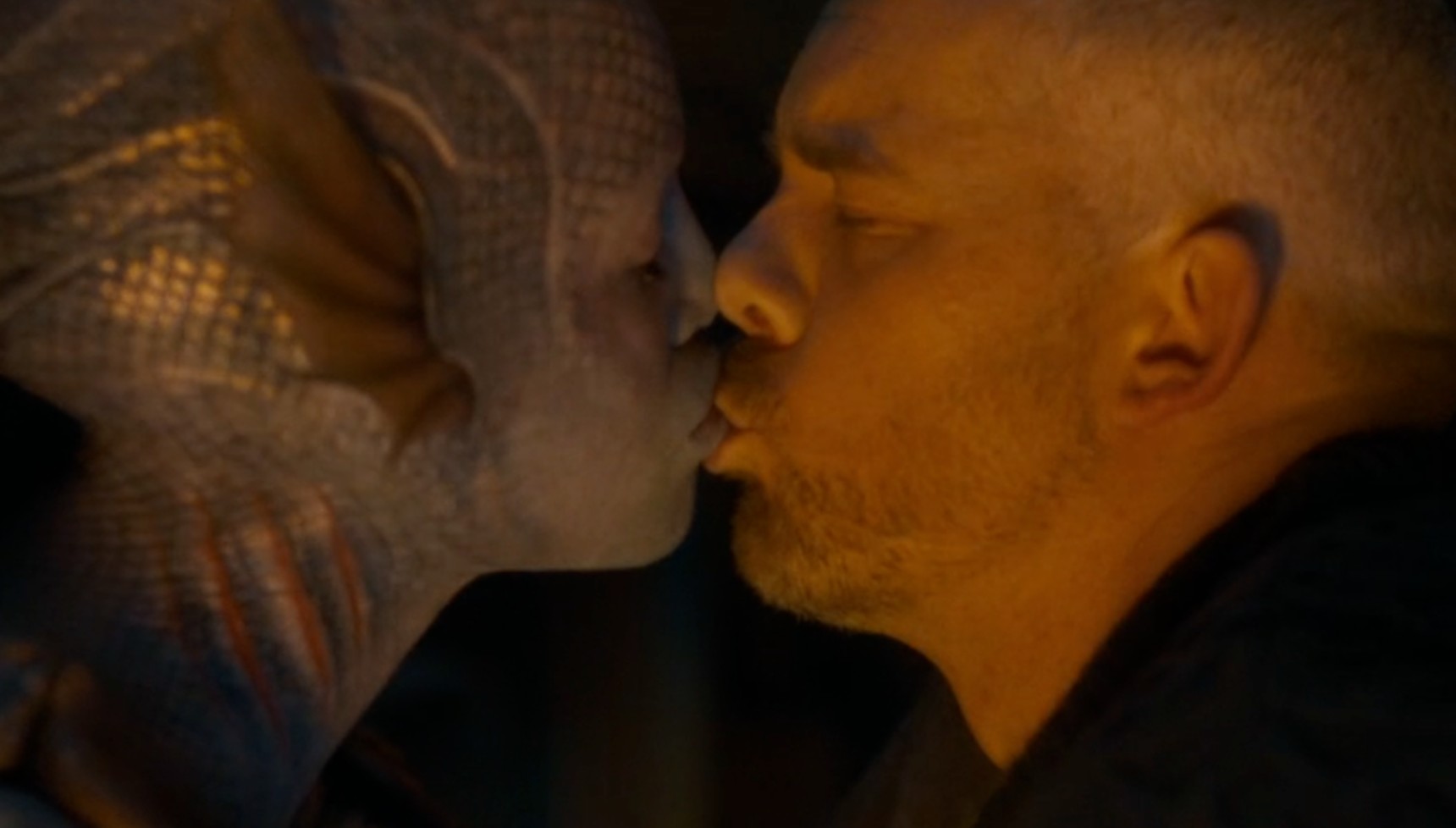Salt and Barclay kissing in The War Between the Land and the Sea