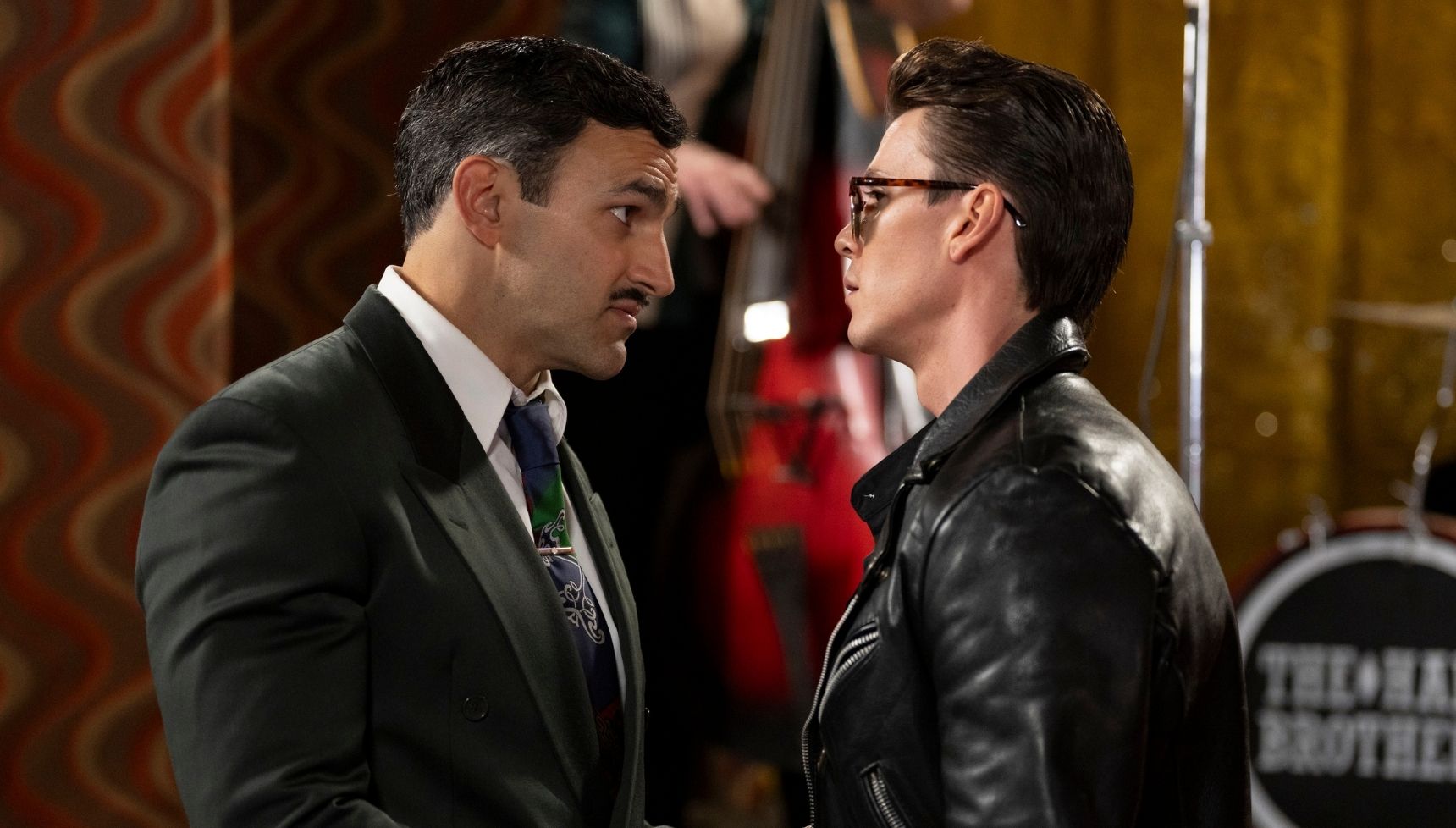 Howie Brooks (Davood Ghadmai), Johnny Hart (Ryan Quarmby)