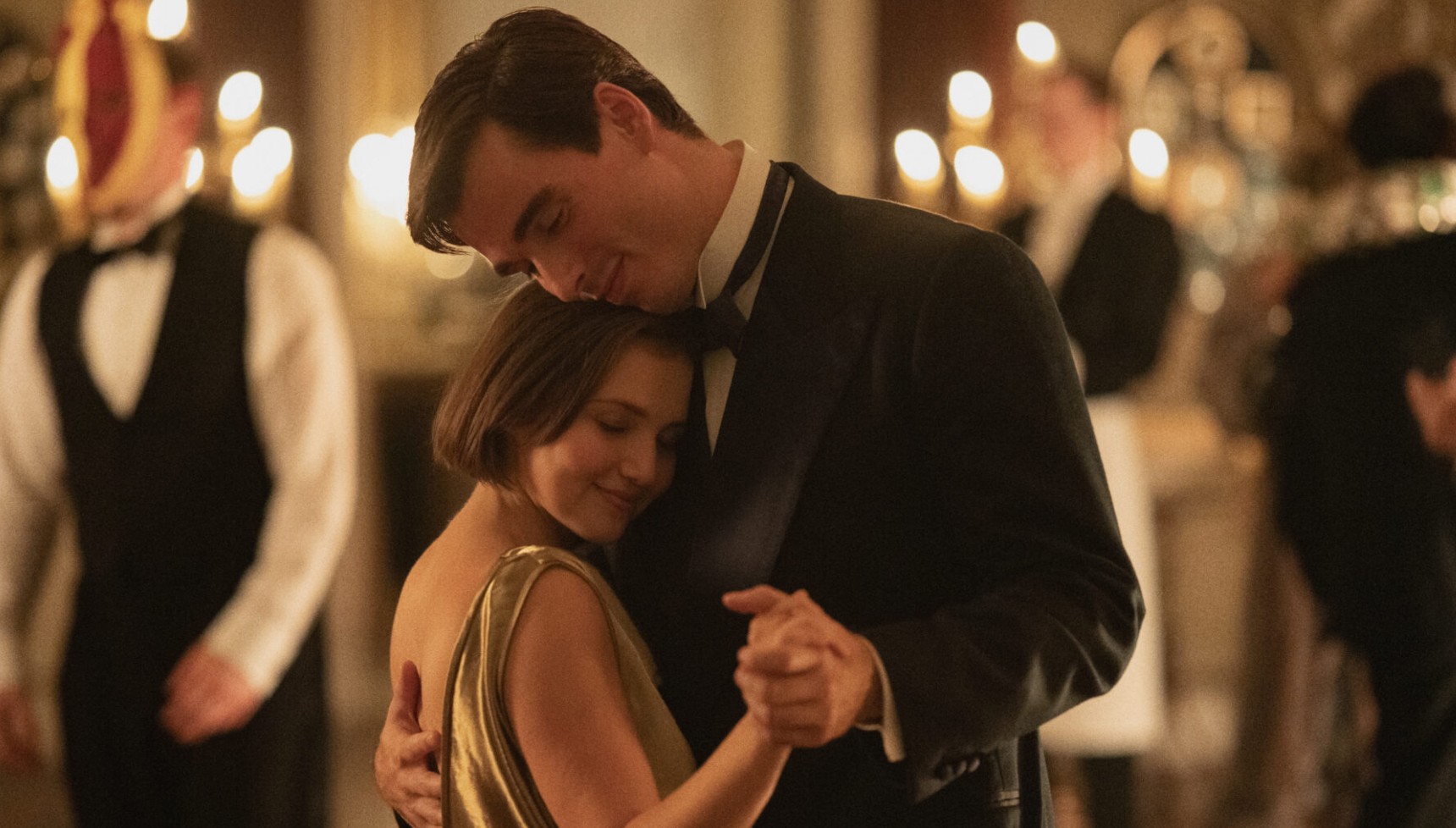 Bundle and Gerry Wade dancing in Seven Dials