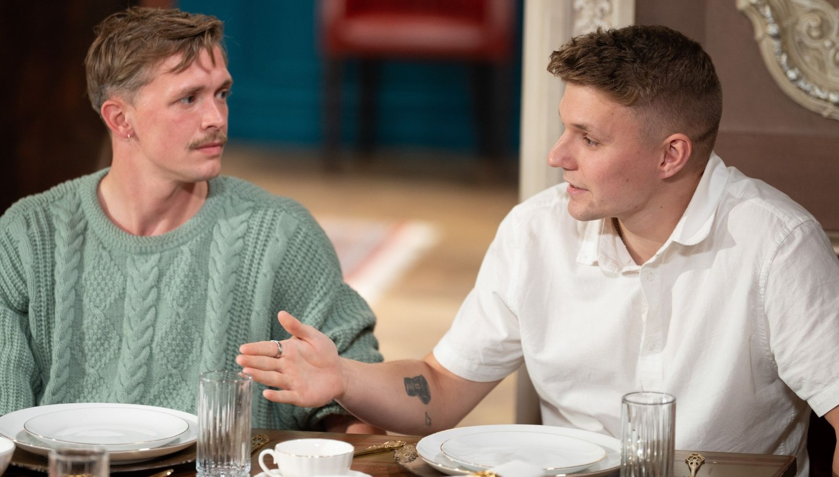 Reece chatting to Stephen on The Traitors