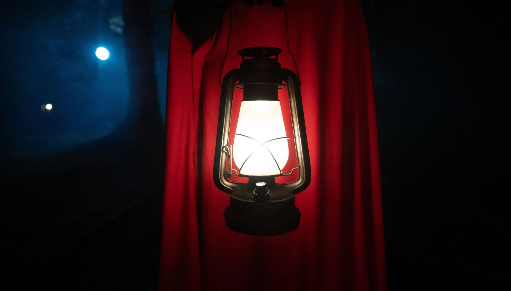 Red cloak on The Traitors 