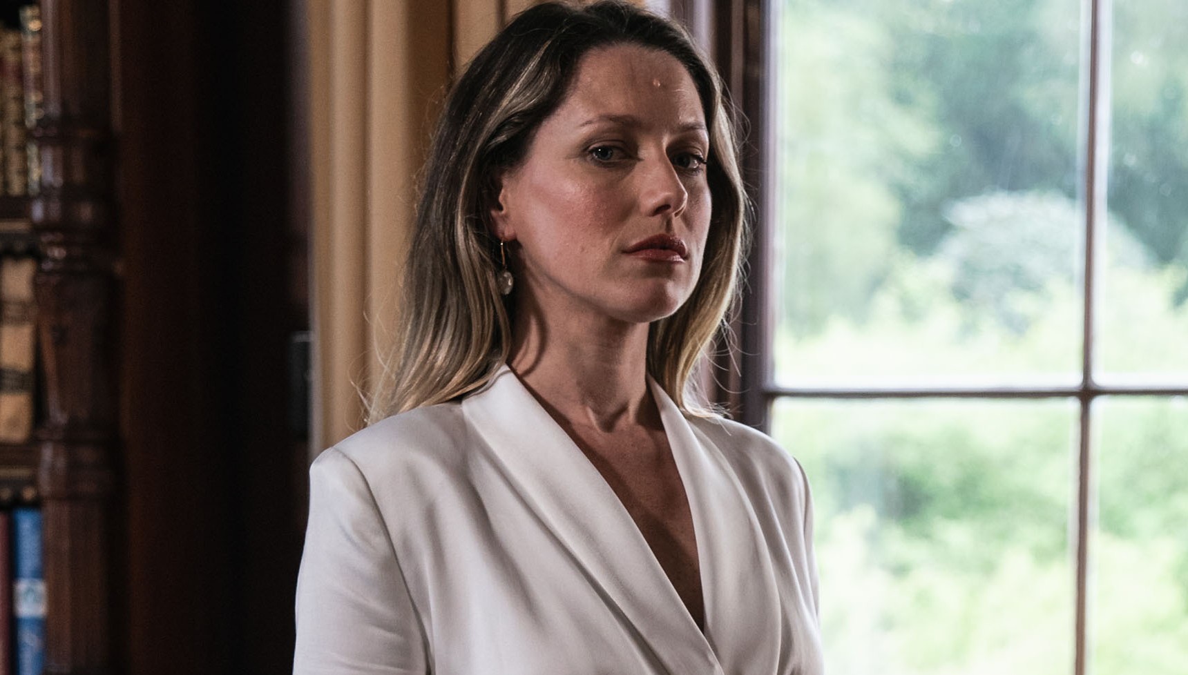 Niamh Walsh as Devon Deveraux in Wreck S2