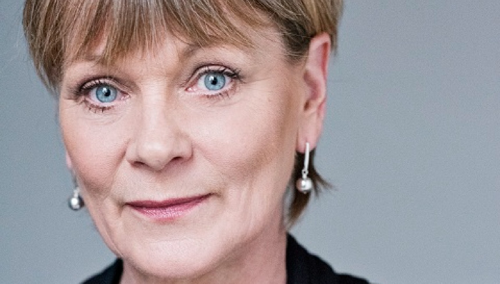 Samantha Bond headshot