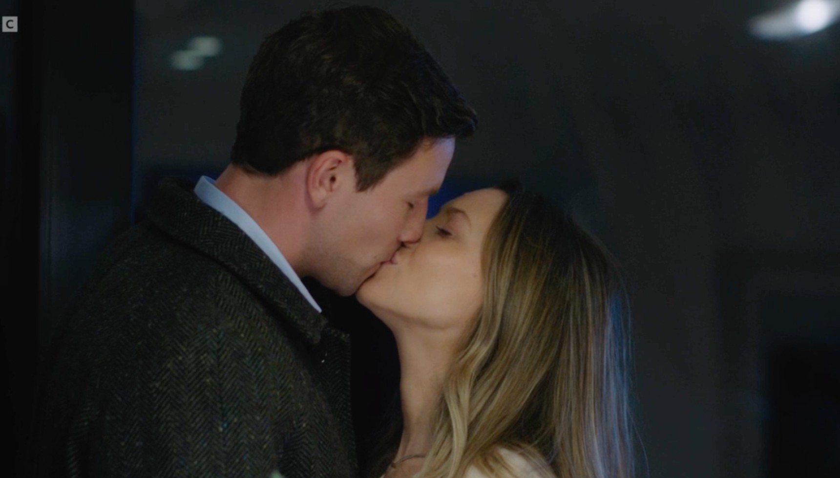 Thomas and Helen kissing in Lynley