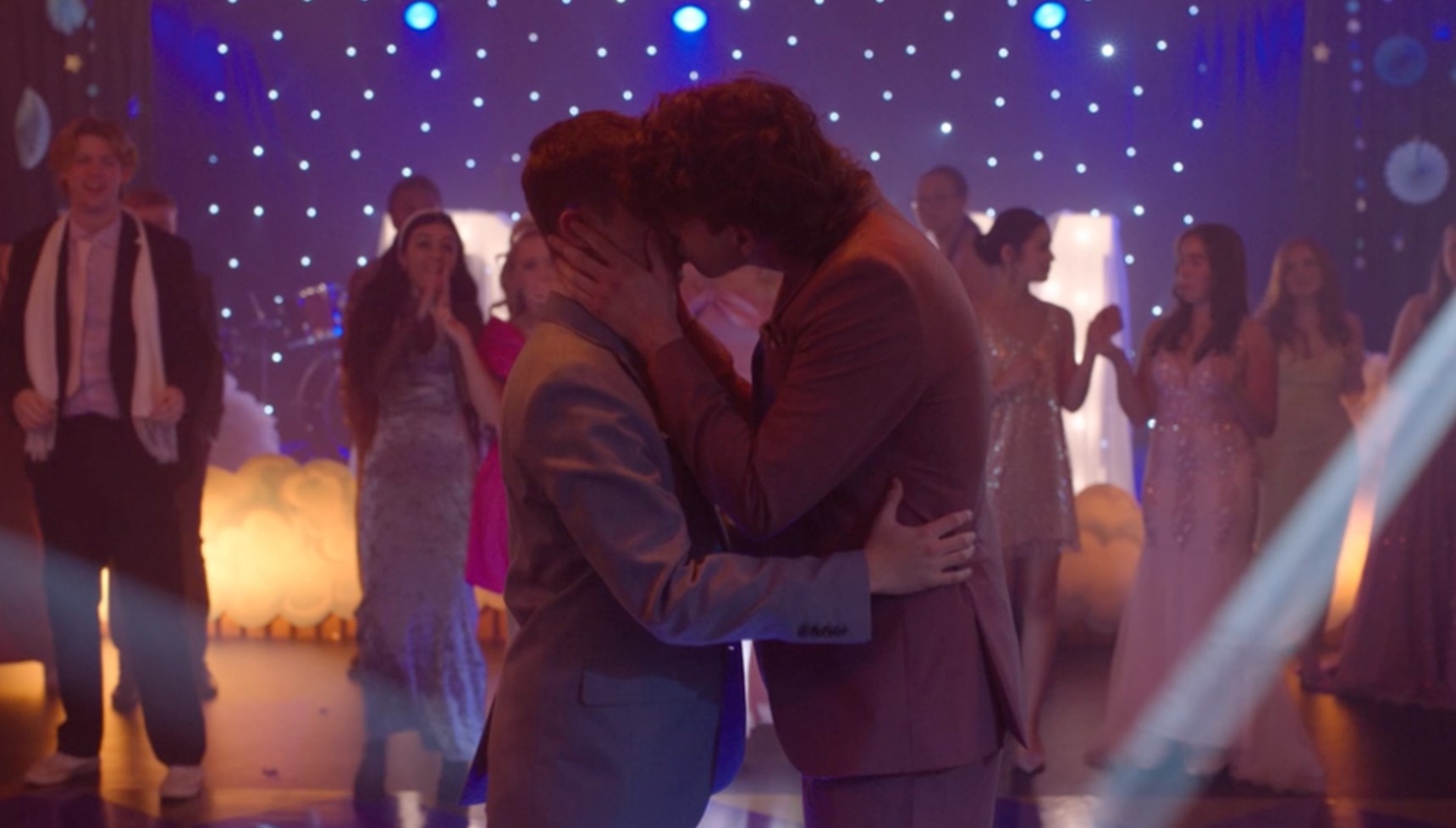 Freddie and Luca kissing in Waterloo Road series 17 episode 8