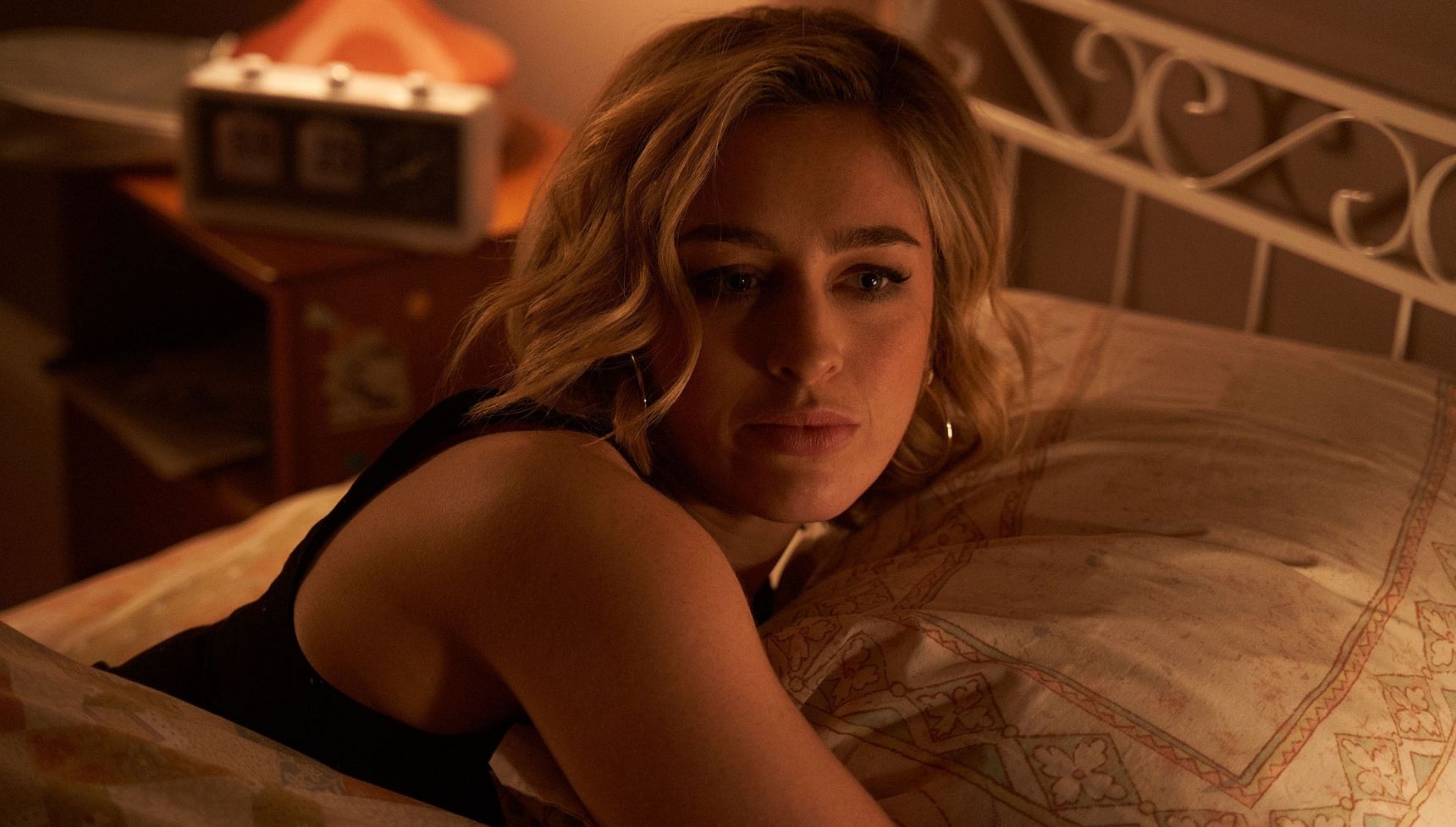 Danielle Galligan as Claire in The Walsh Sisters