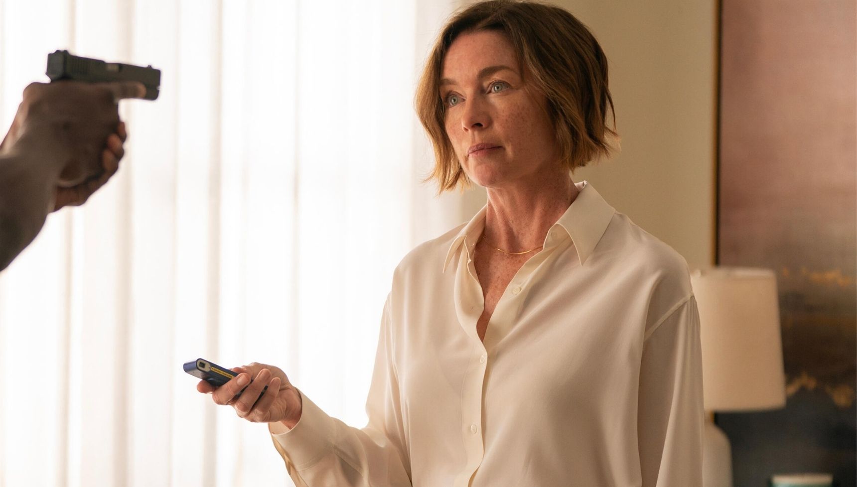 Sinatra (Julianne Nicholson) 