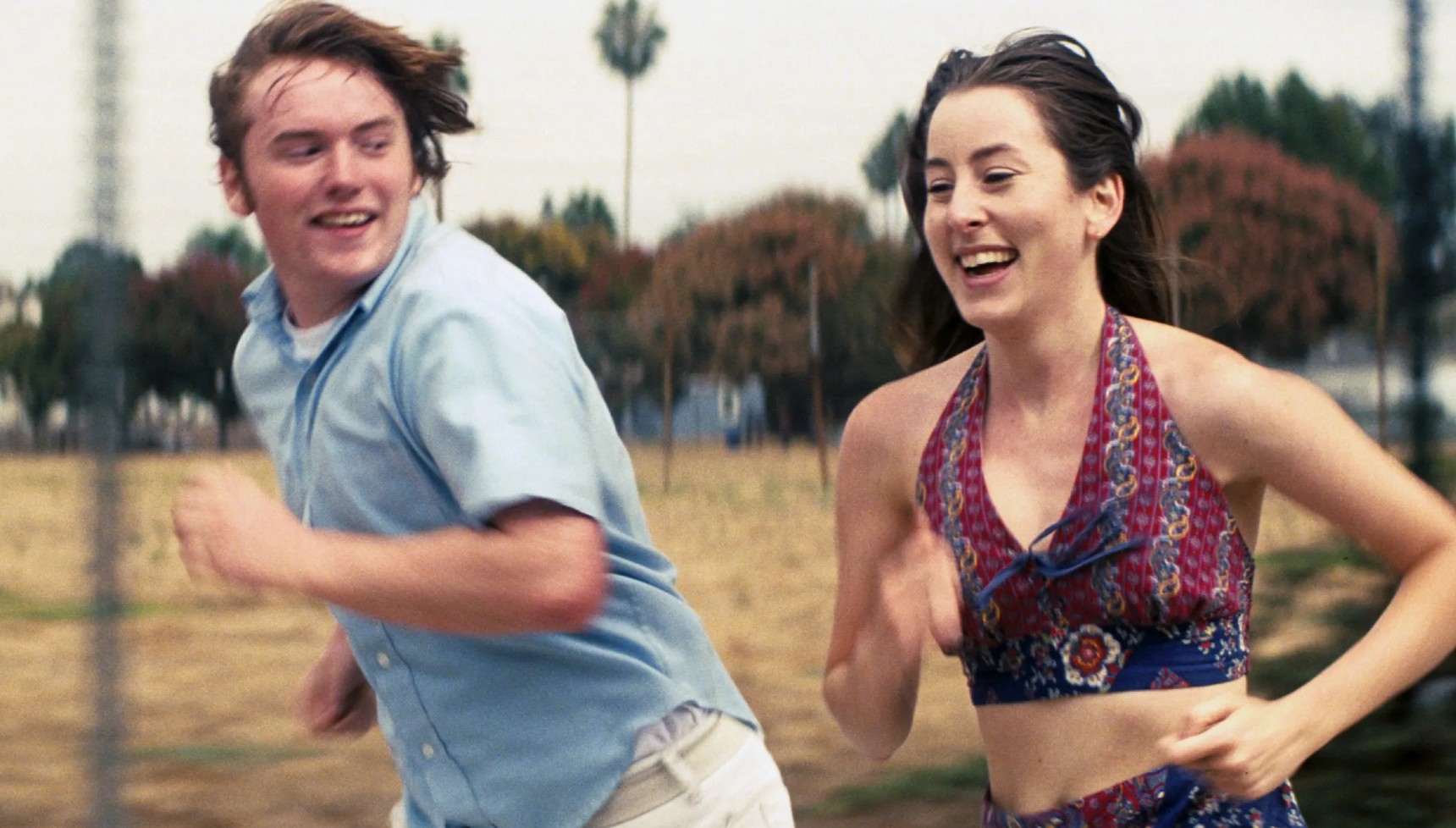 Cooper Hoffman and Alana Haim running in Licorice Pizza 
