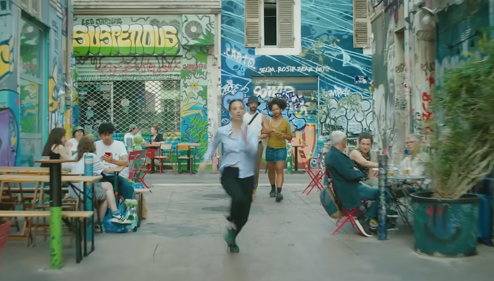 Kaley Cuoco running through Marseille in Vanished