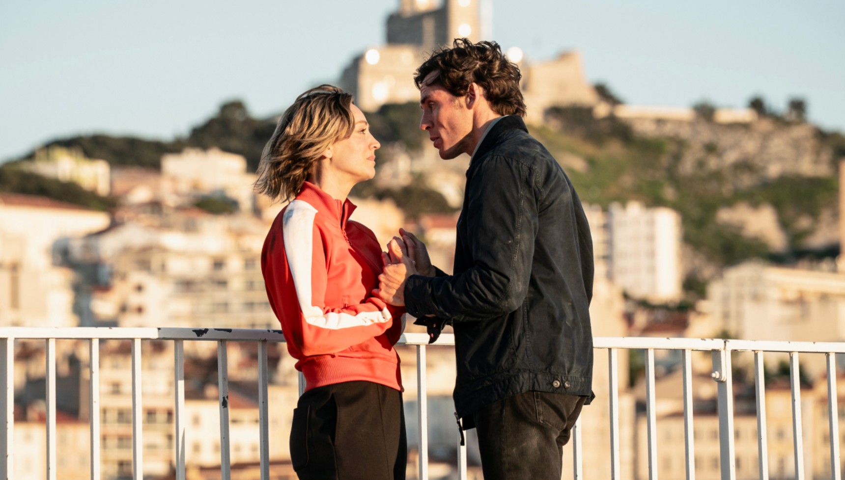 Kaley Cuoco and Sam Claflin in Marseille in Vanished 