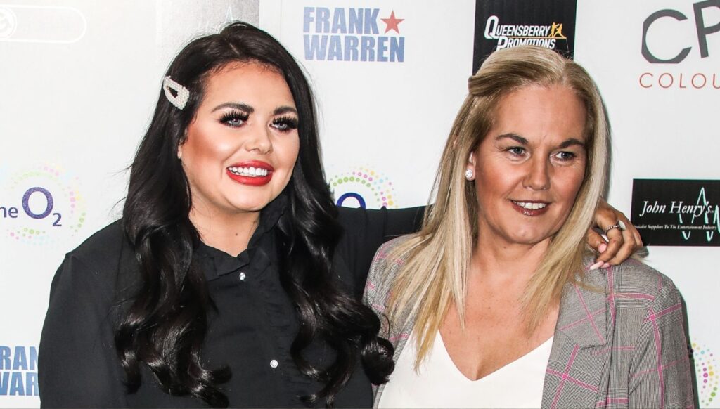 Scarlett and her mum