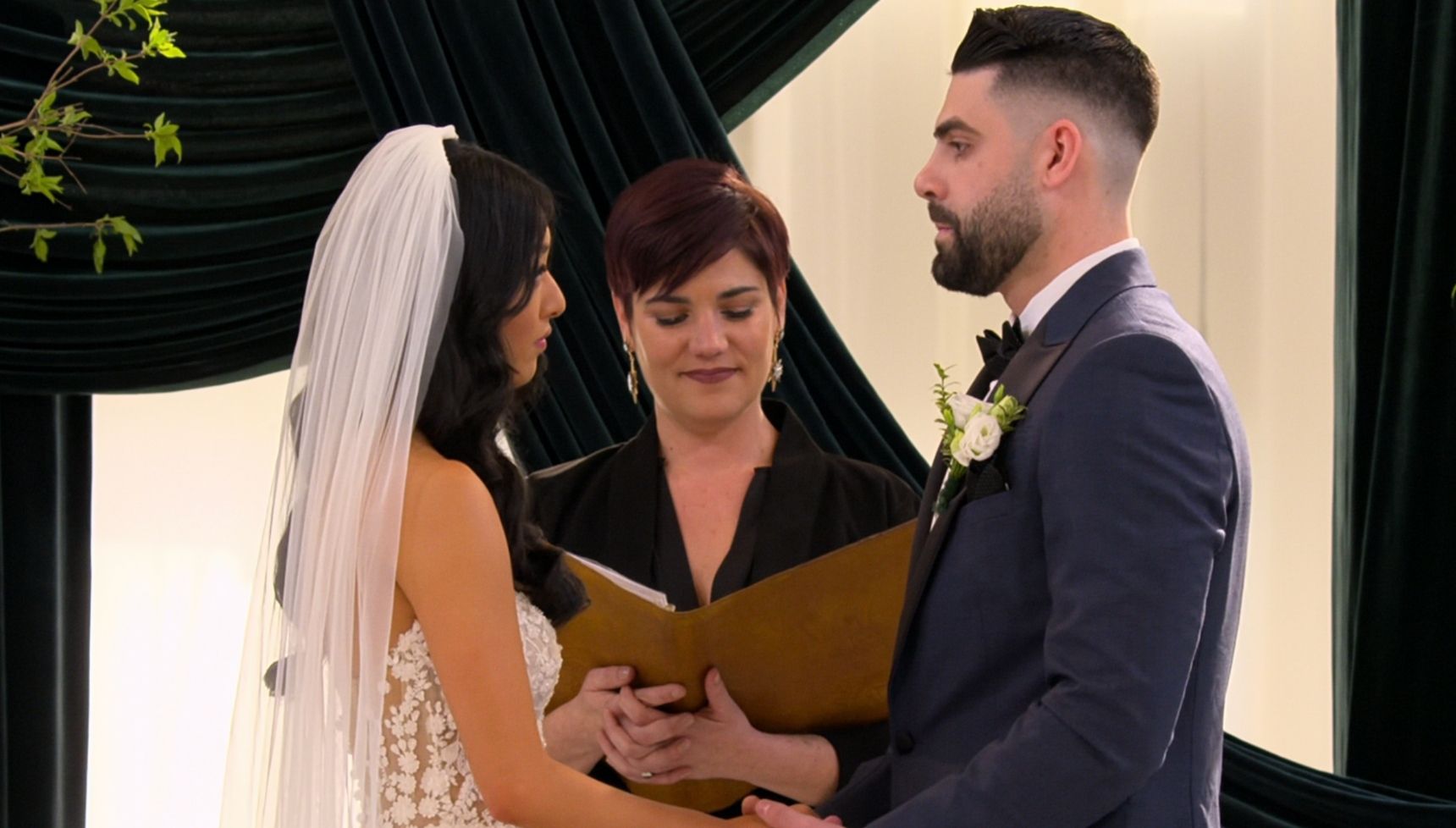 love is blind wedding mike, Emma