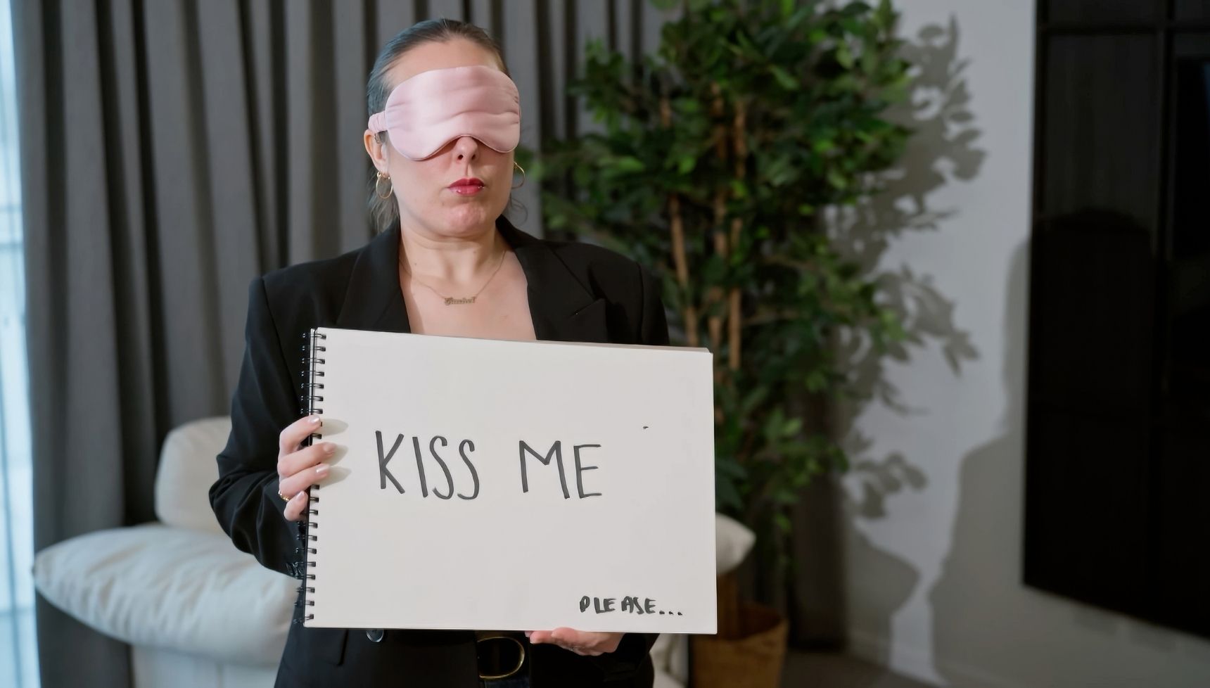 Rachel asking Steven to kiss her on MAFS Australia 