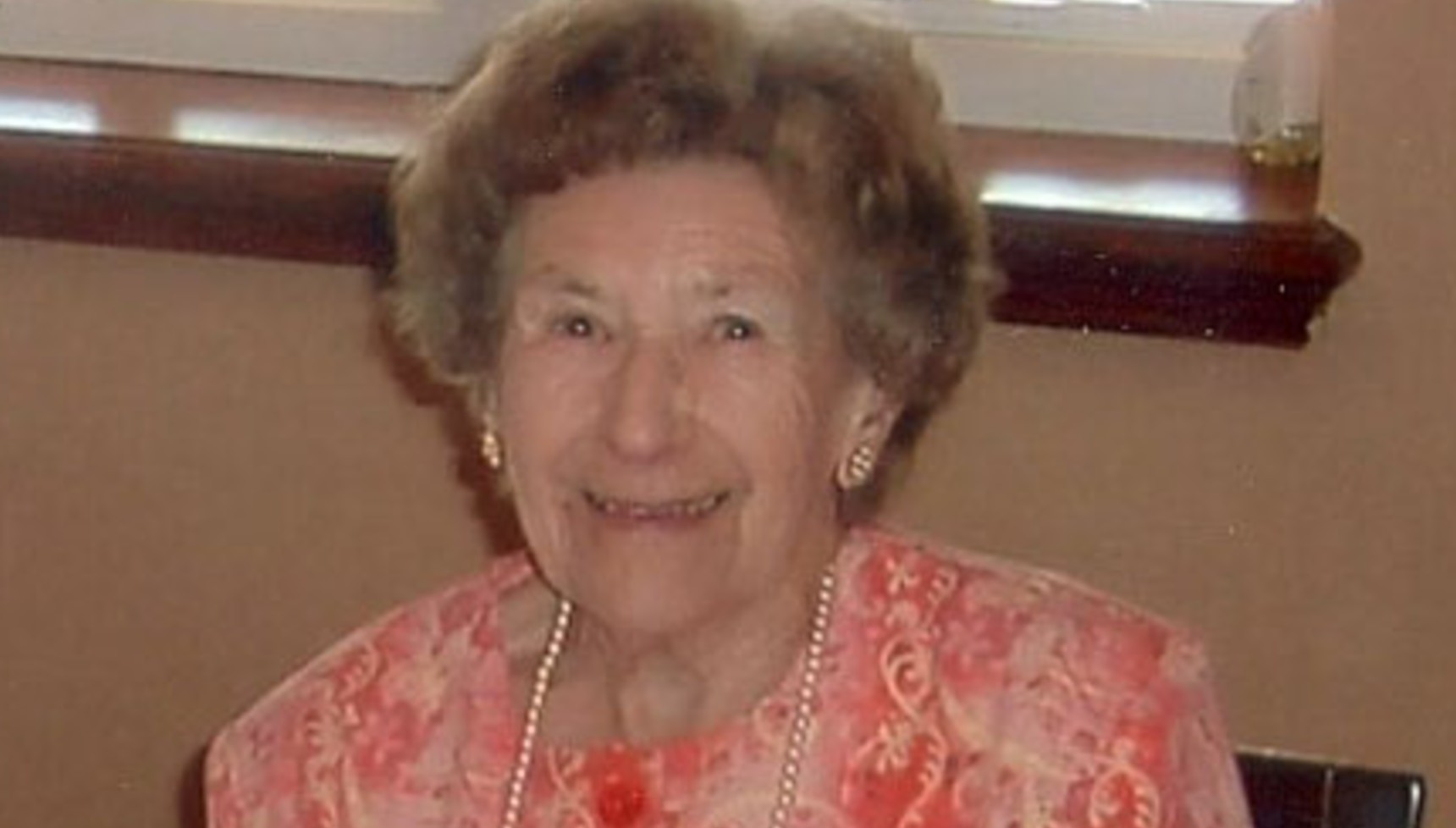 A photo of Una Crown 