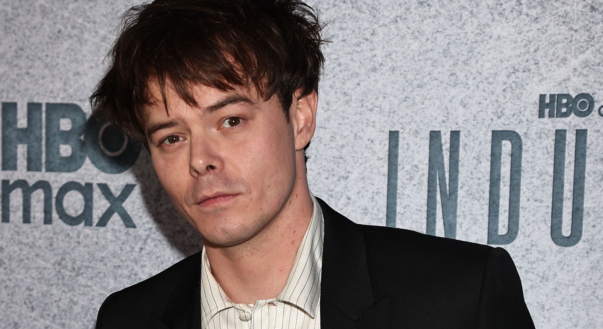 Charlie Heaton on the red carpet 