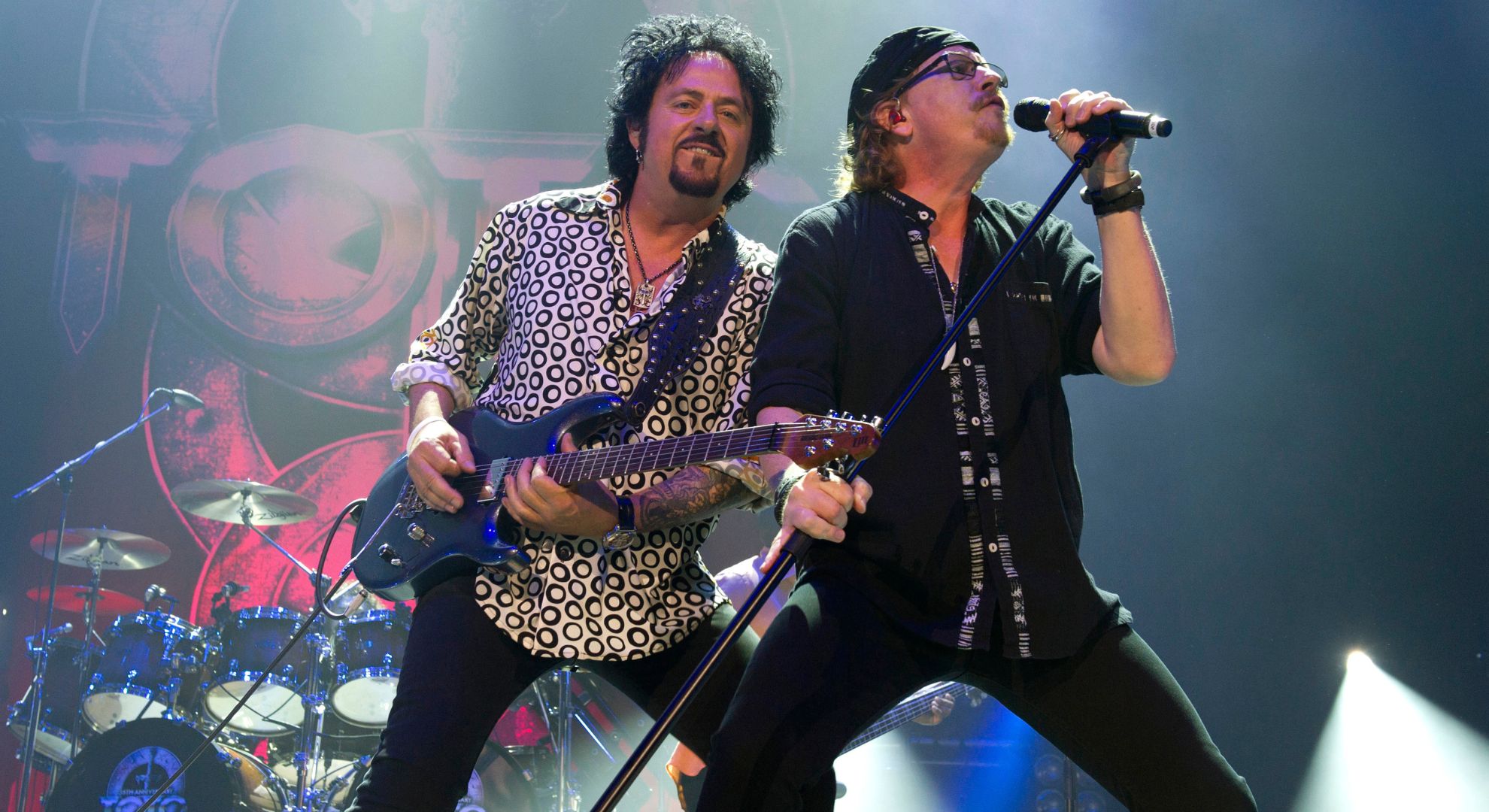 Toto performing