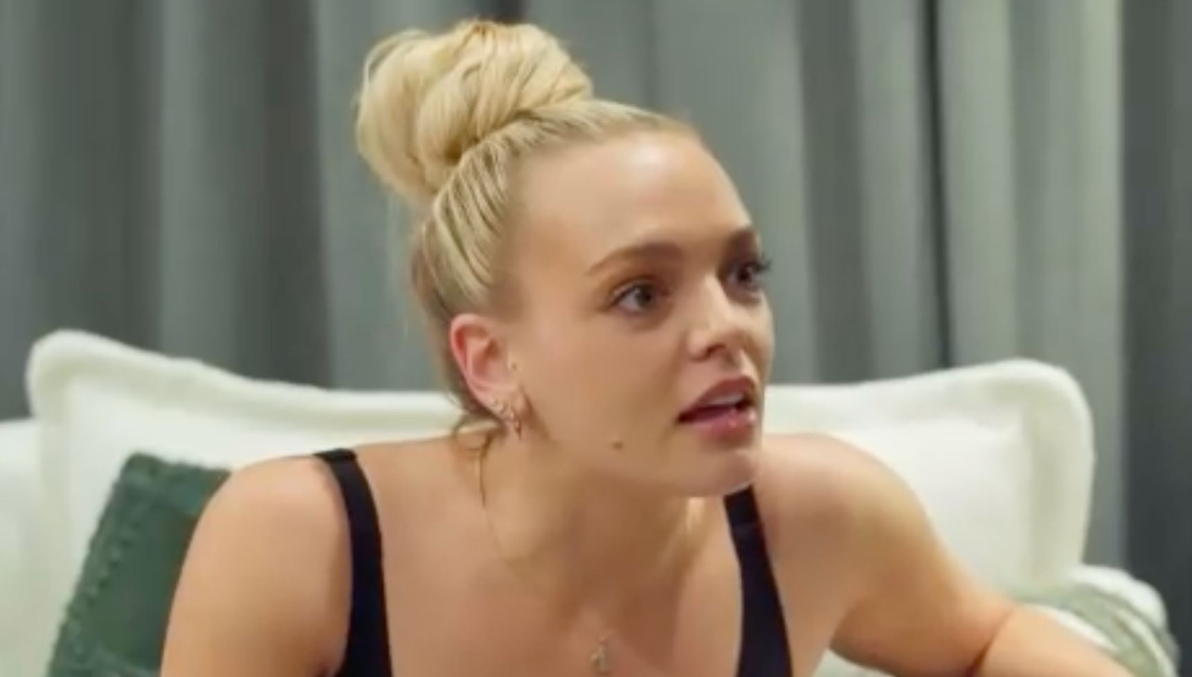 Alissa on MAFS Australia sofa 