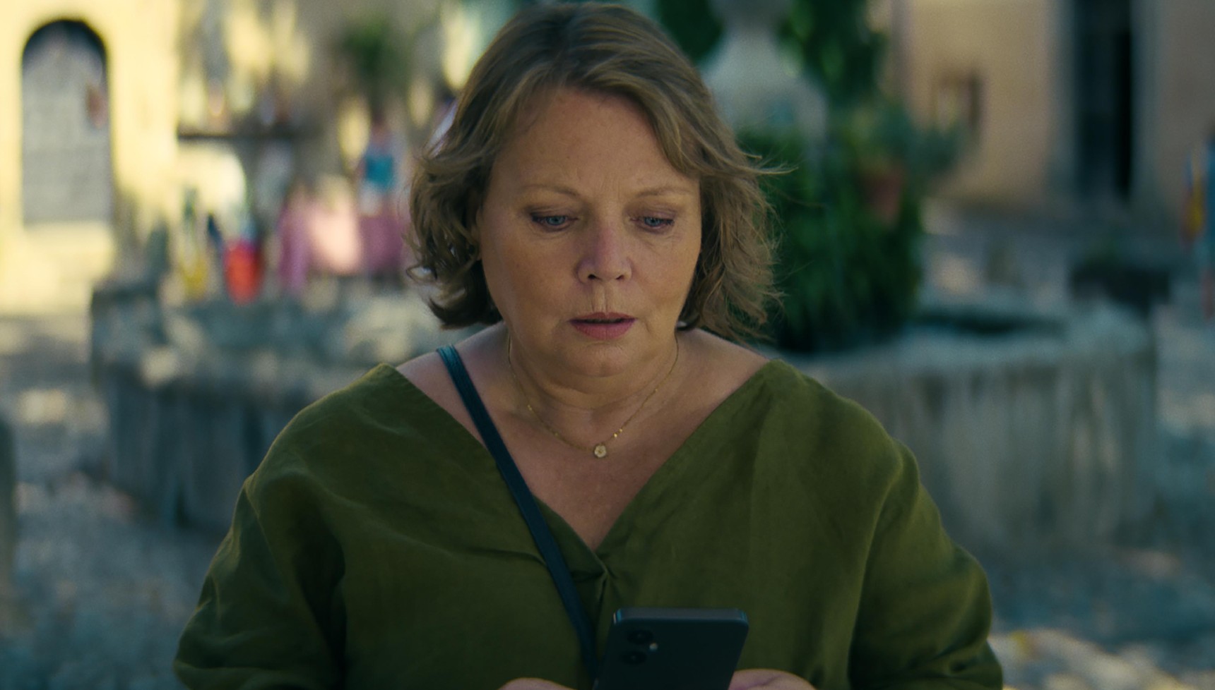 Joanna Scanlan as Sarah Gleason in Missed Call