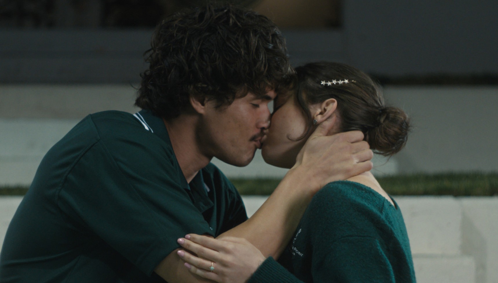 Charles Melton and Cailee Spaeny kissing in beef season 2