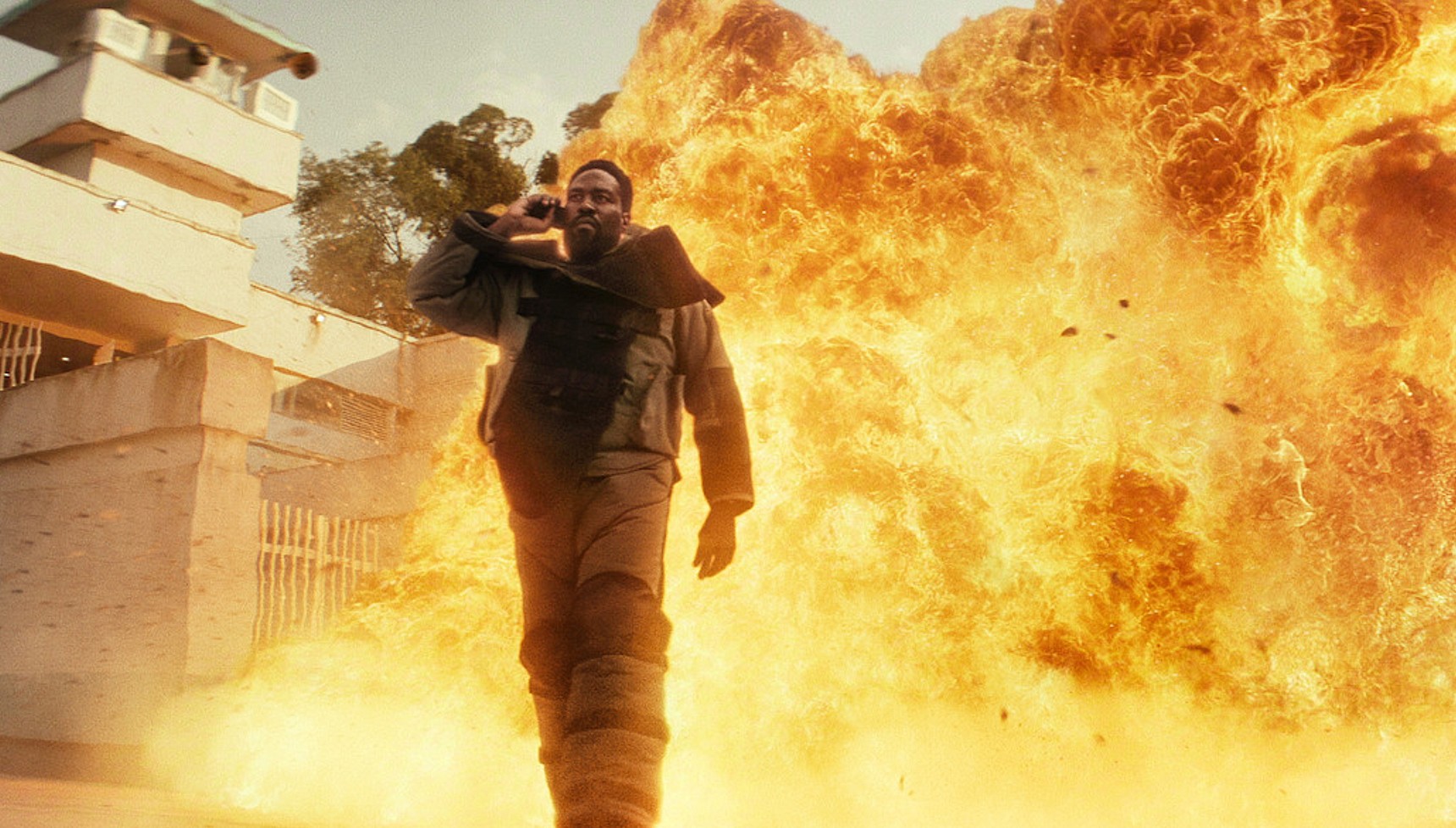 Yahya Abdul-Mateen II surrounded by fire in Man on Fire