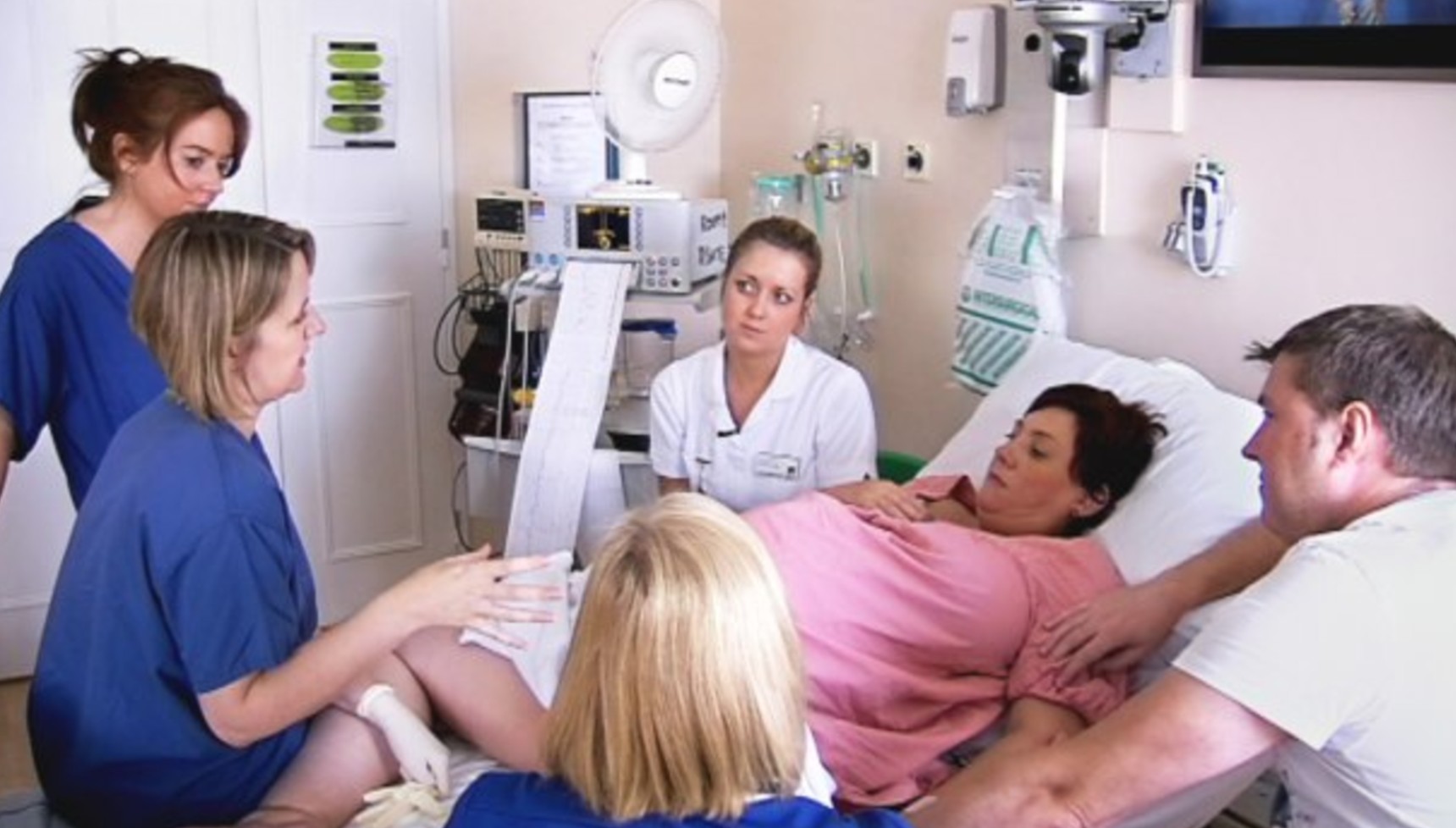 Nurses consulting a family in One Born Every Minute