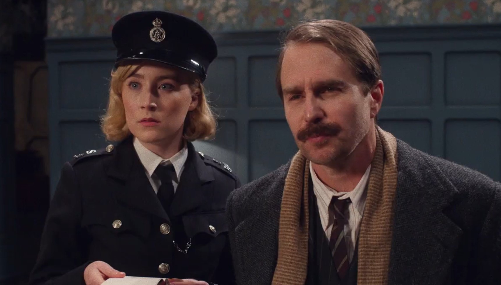 Saoirse Ronan and Sam Rockwell in See How They Run 