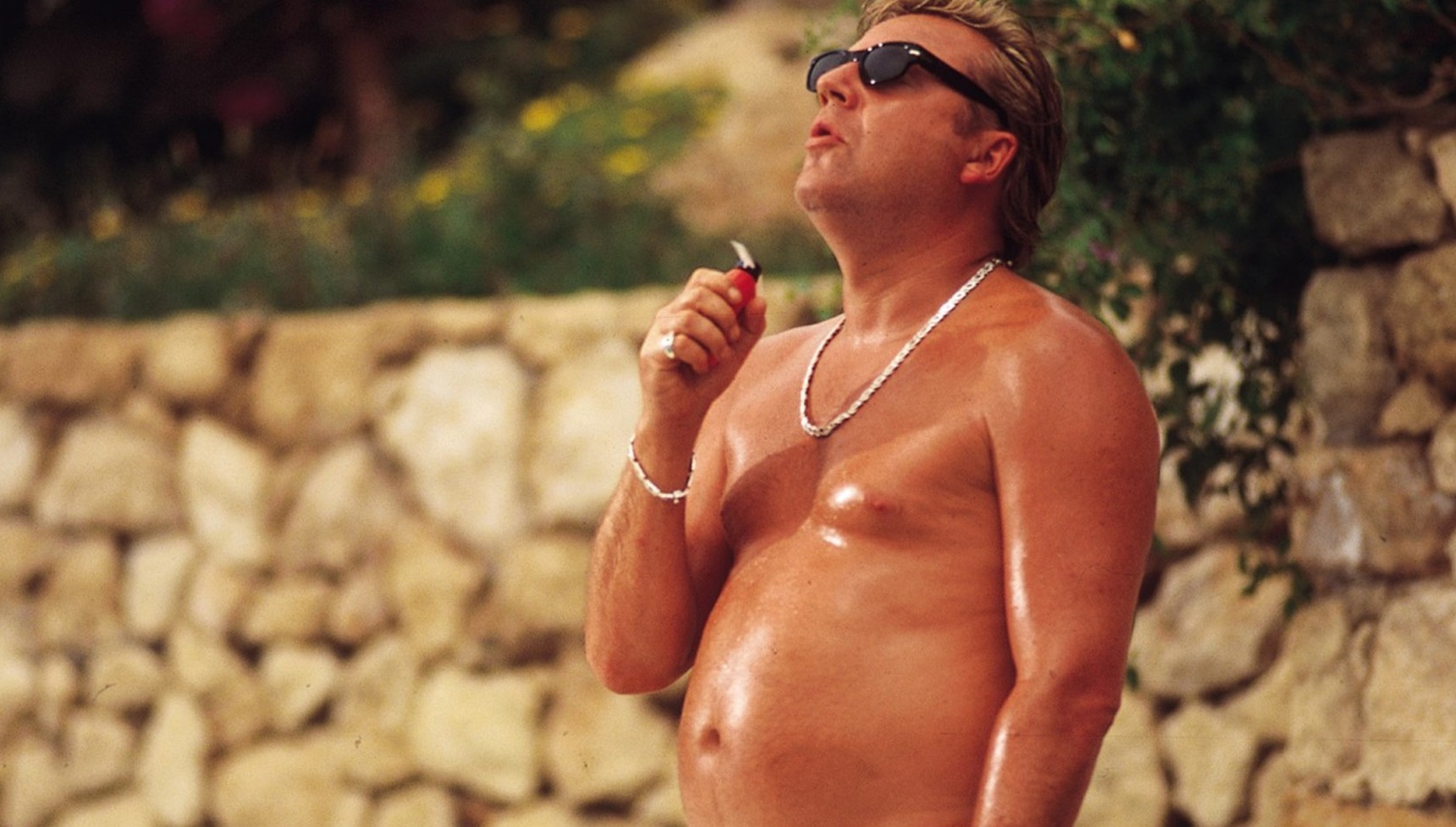Ray Winstone smoking in Sexy Beast