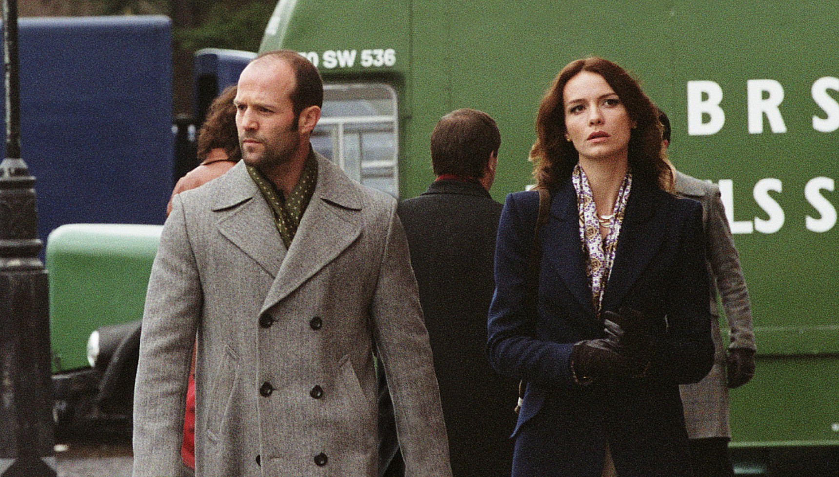 Jason Statham and Saffron Burrows in The Bank Job