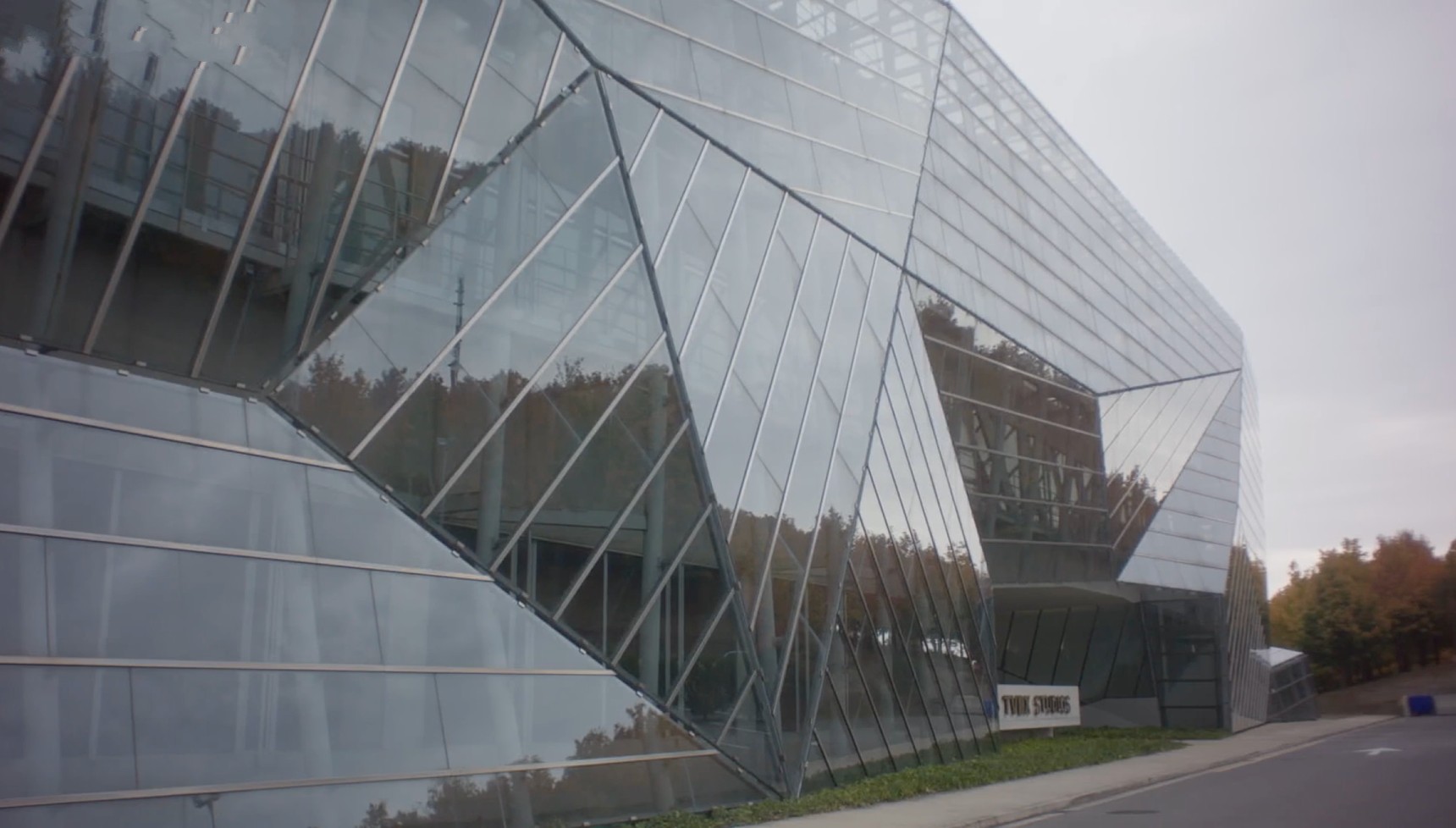 TVBX studios was actually filmed at the E8 Building, located in the Álava Technology Park in Miñano, Spain. 