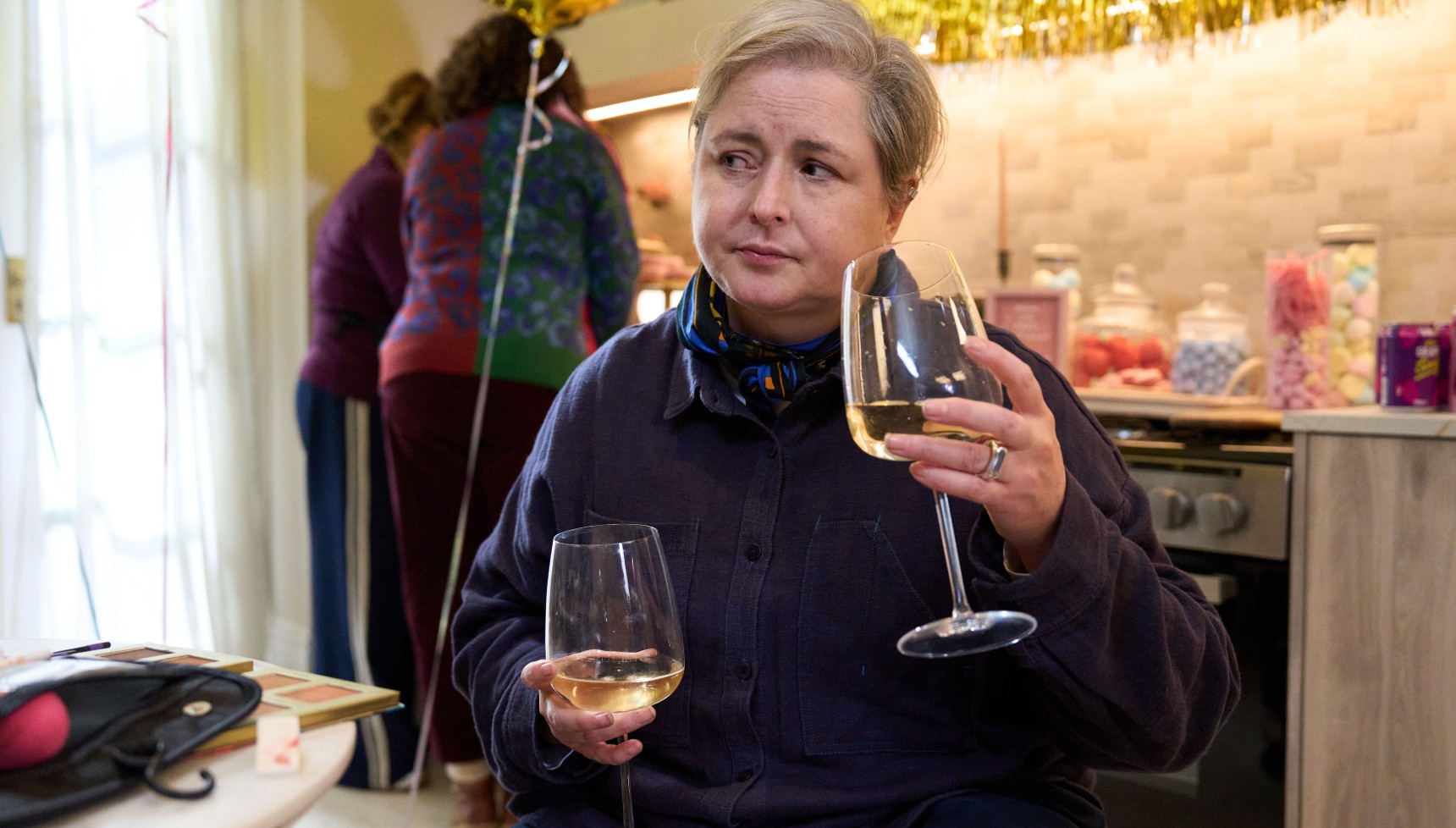 Siobhán McSweeney as Della in Amandaland