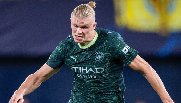 Erling Haaland playing for Manchester City