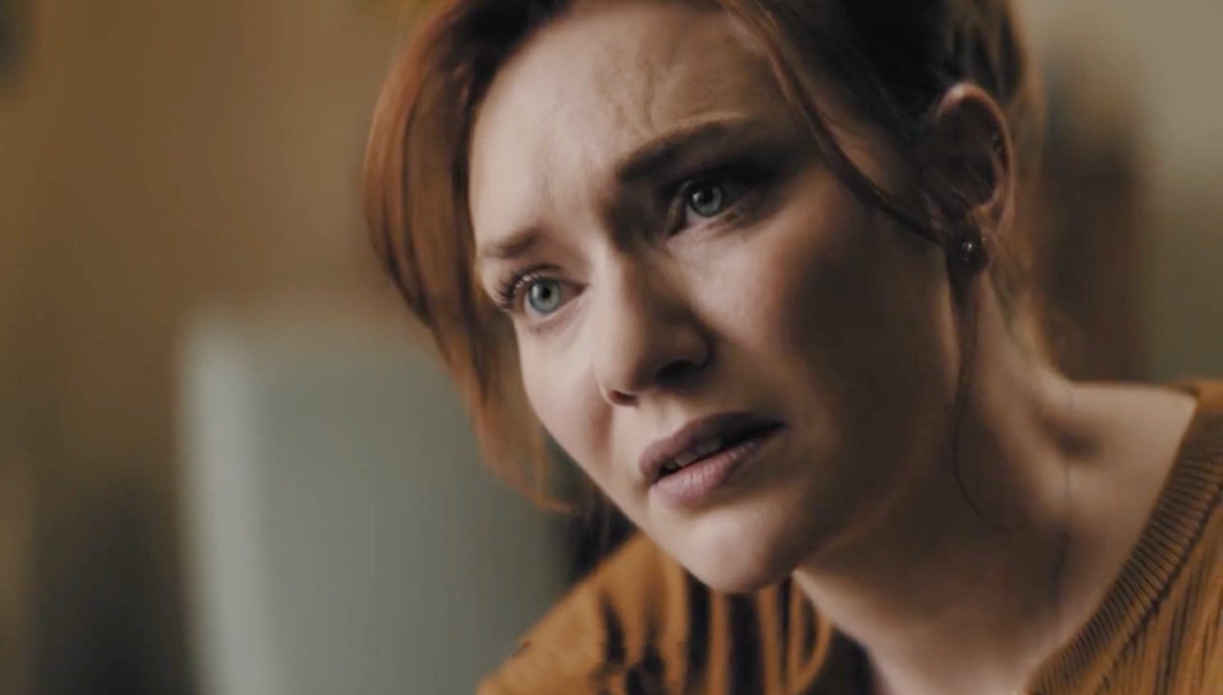 Eleanor Tomlinson as Amanda Blakefield in The Fortune