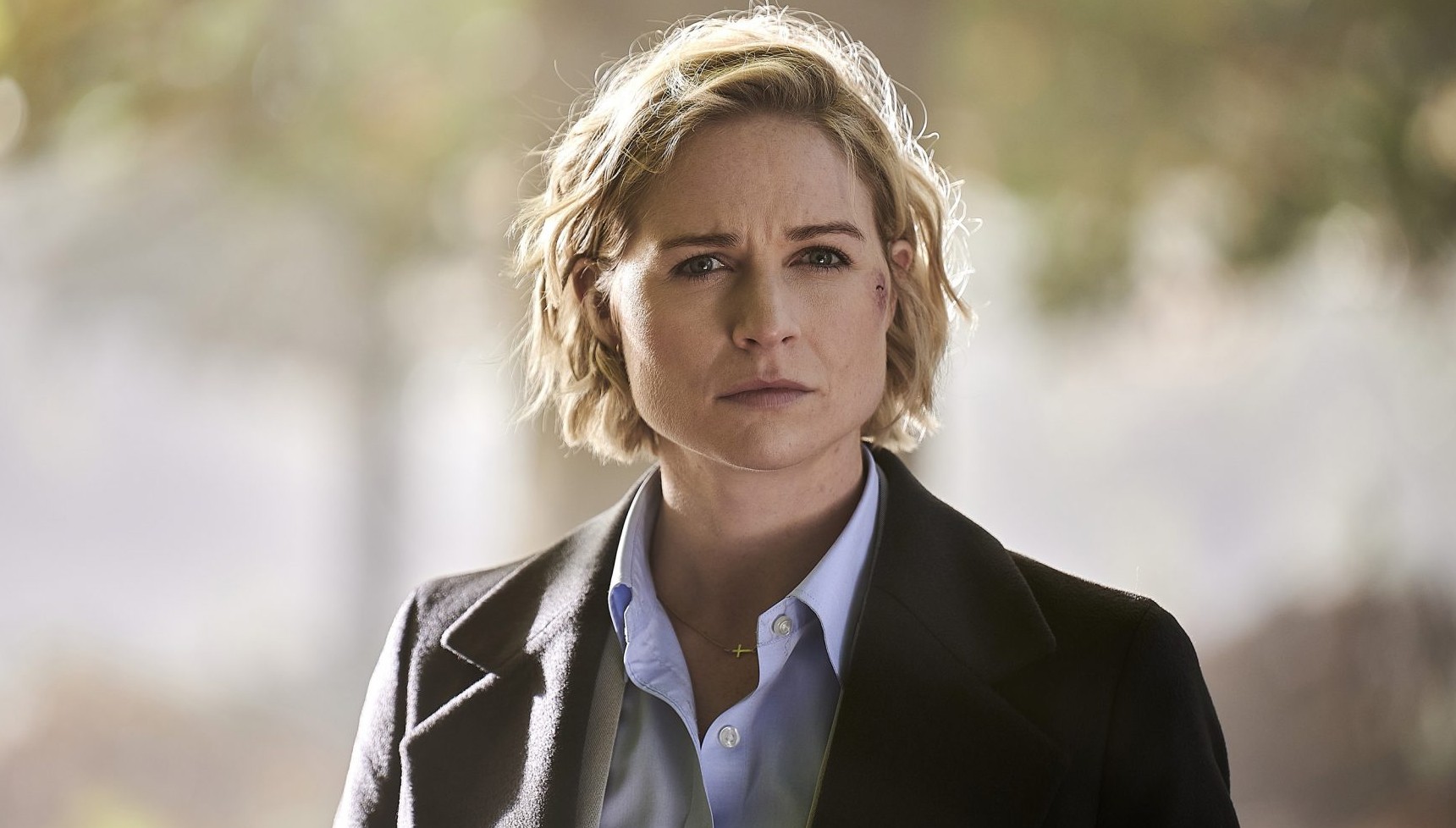 Niamh Algar as Lizzie James in Deceit