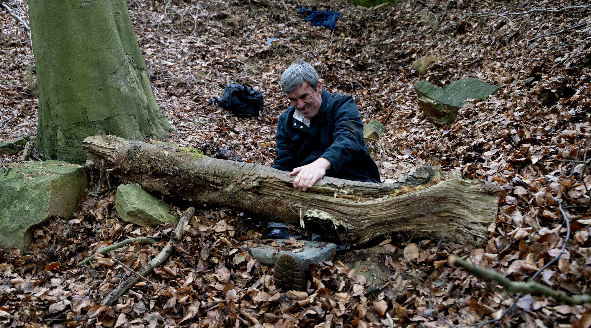 Cain tries to free himself in Emmerdale (Credit: ITV)