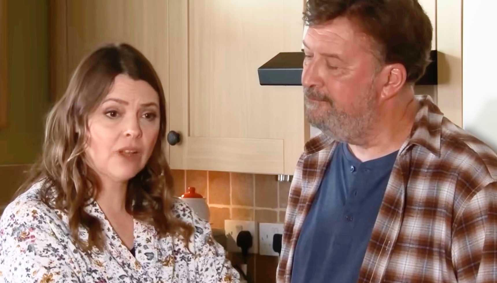 Coronation Street's Tracy and Ross serious