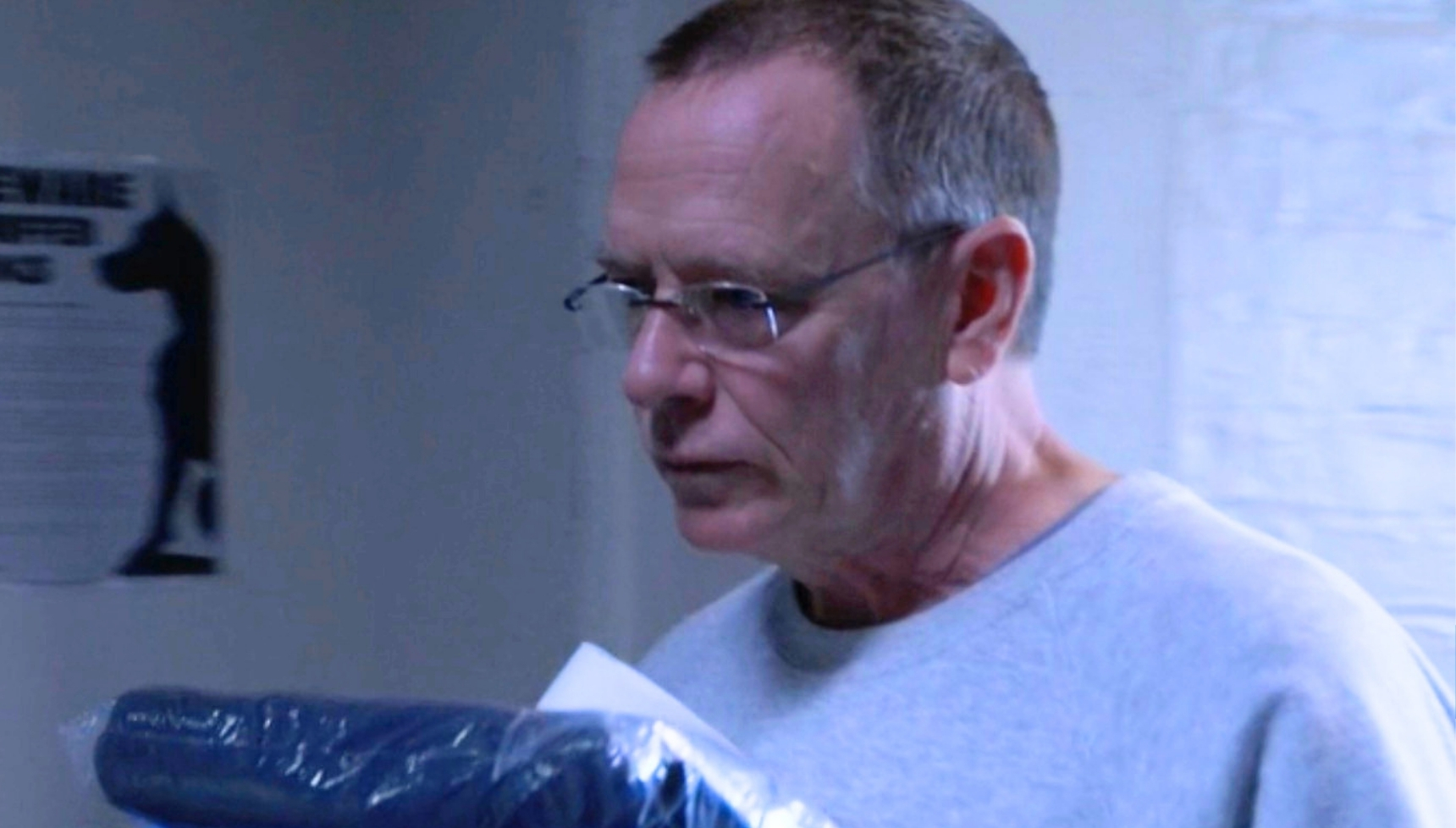 Ian miserable in prison in EastEnders