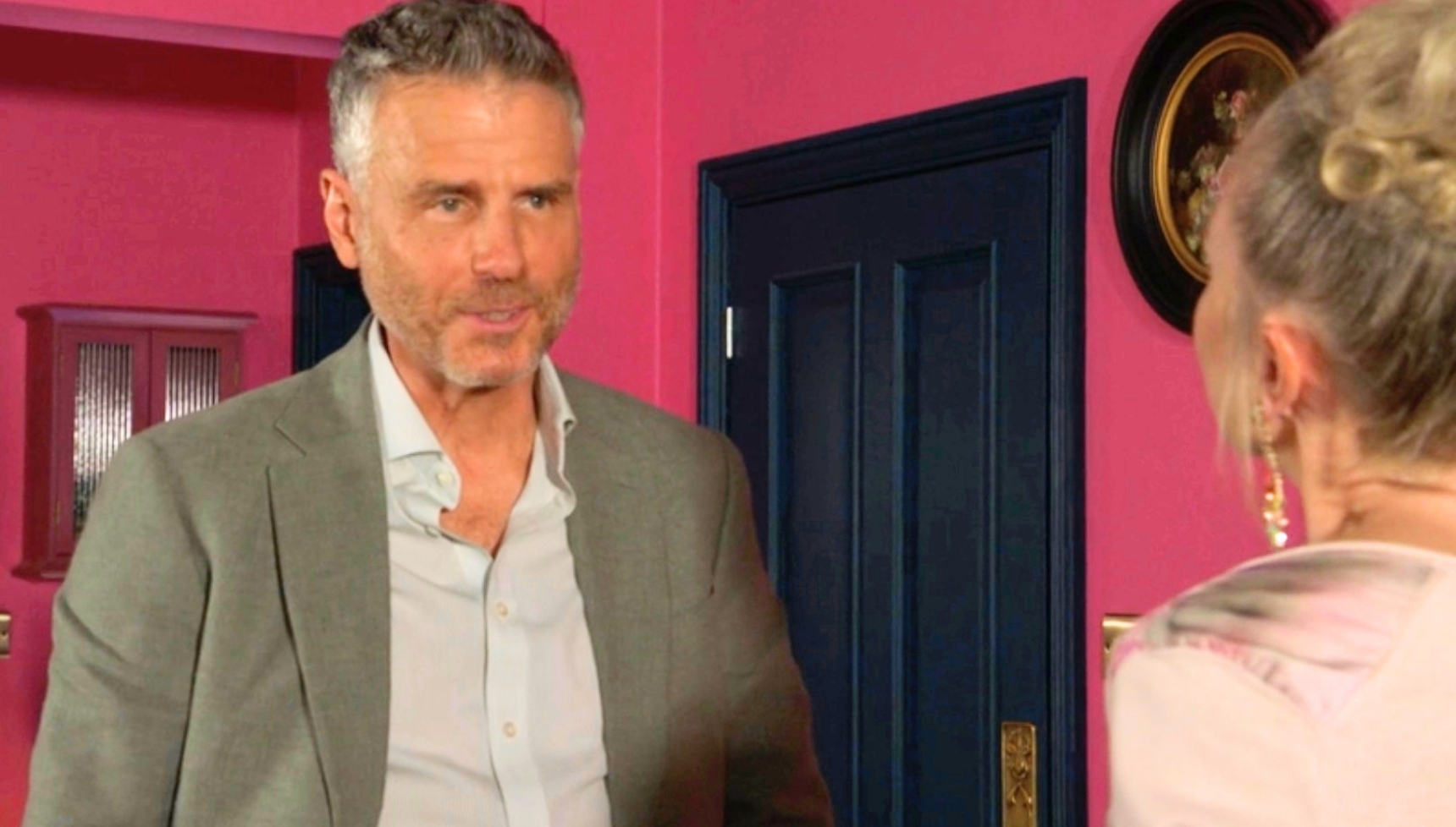 EastEnders' Clive talking to Linda
