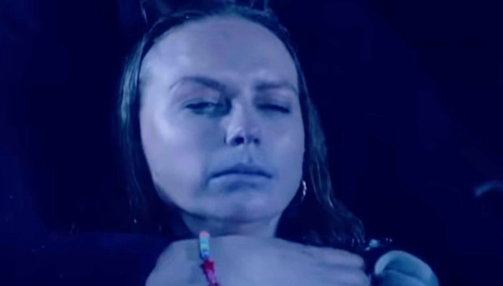 Emmerdale's Amy freezing