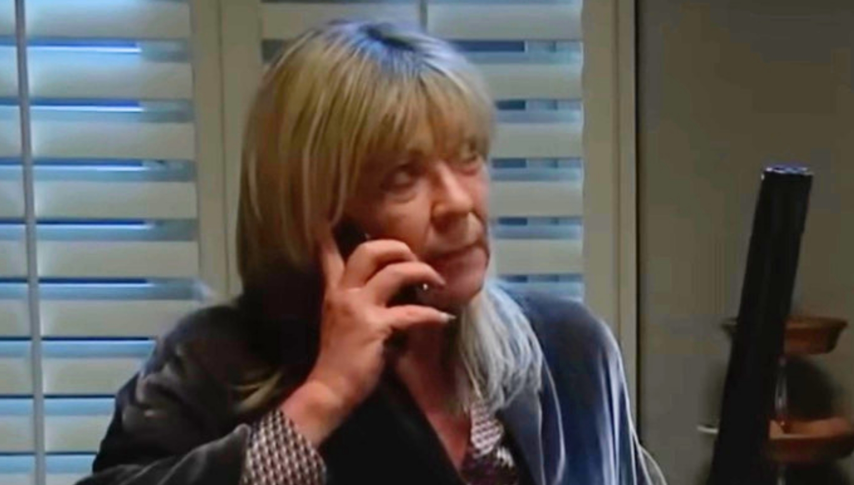 Emmerdale's Kim on phone with gun