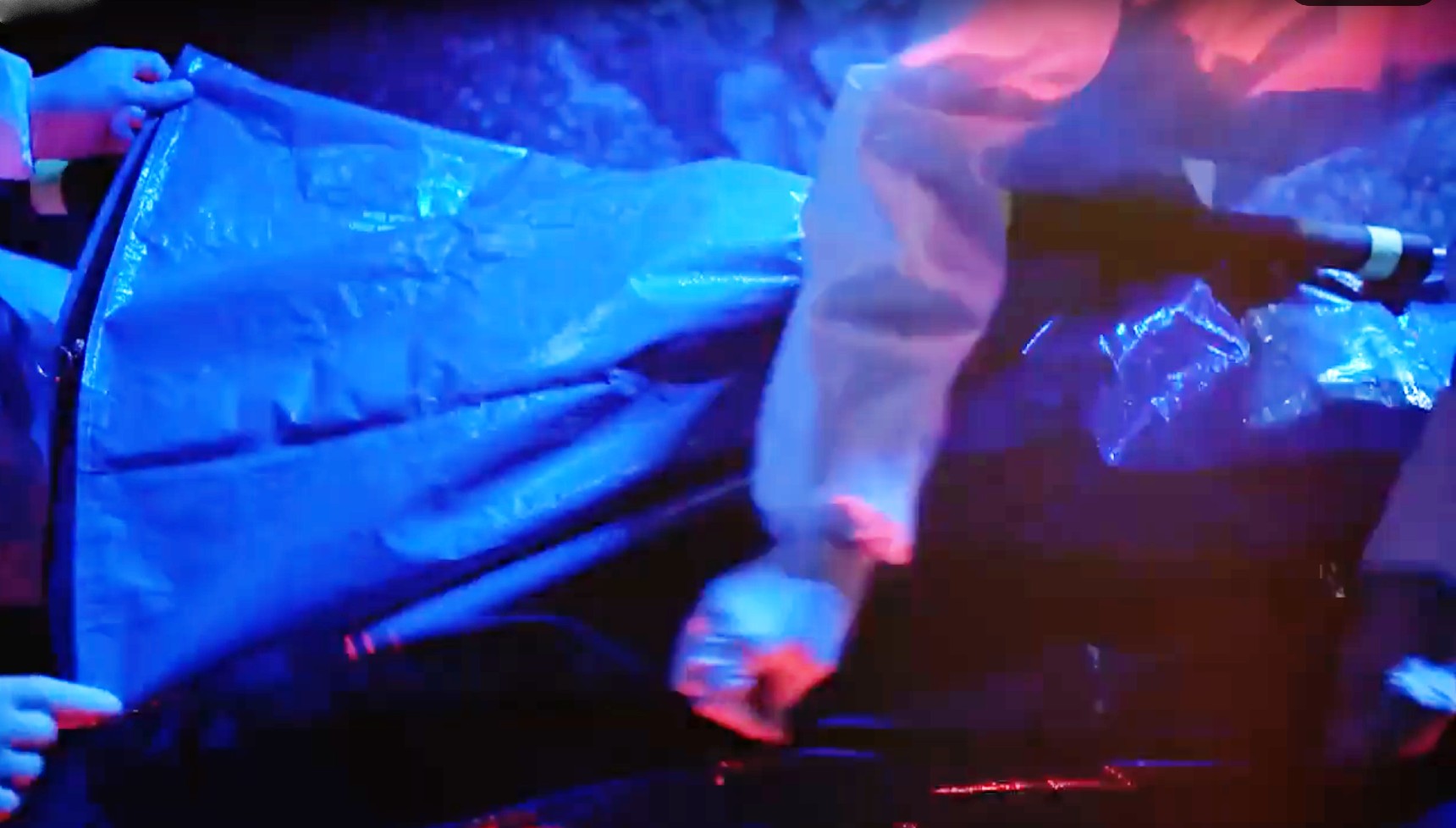 Jake in a bodybag in Lie with Me