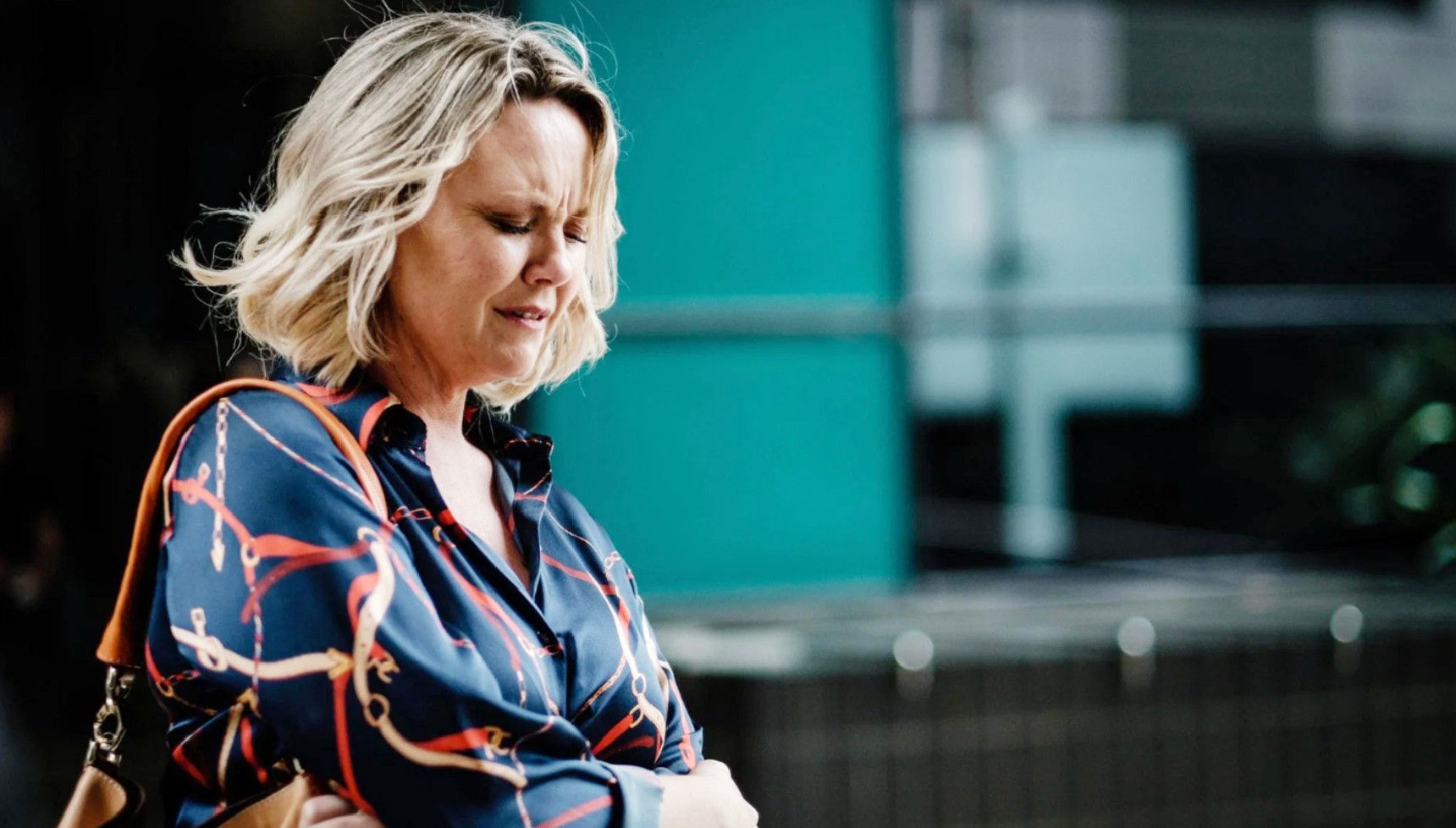 Charlie Brooks as Anna in Lie with Me