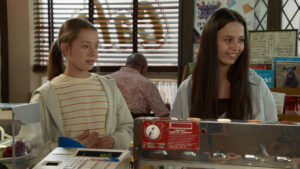 Lucy and Lily make up in Coronation Street