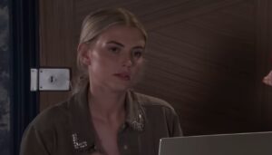 Bethany talking to Kit in Coronation Street
