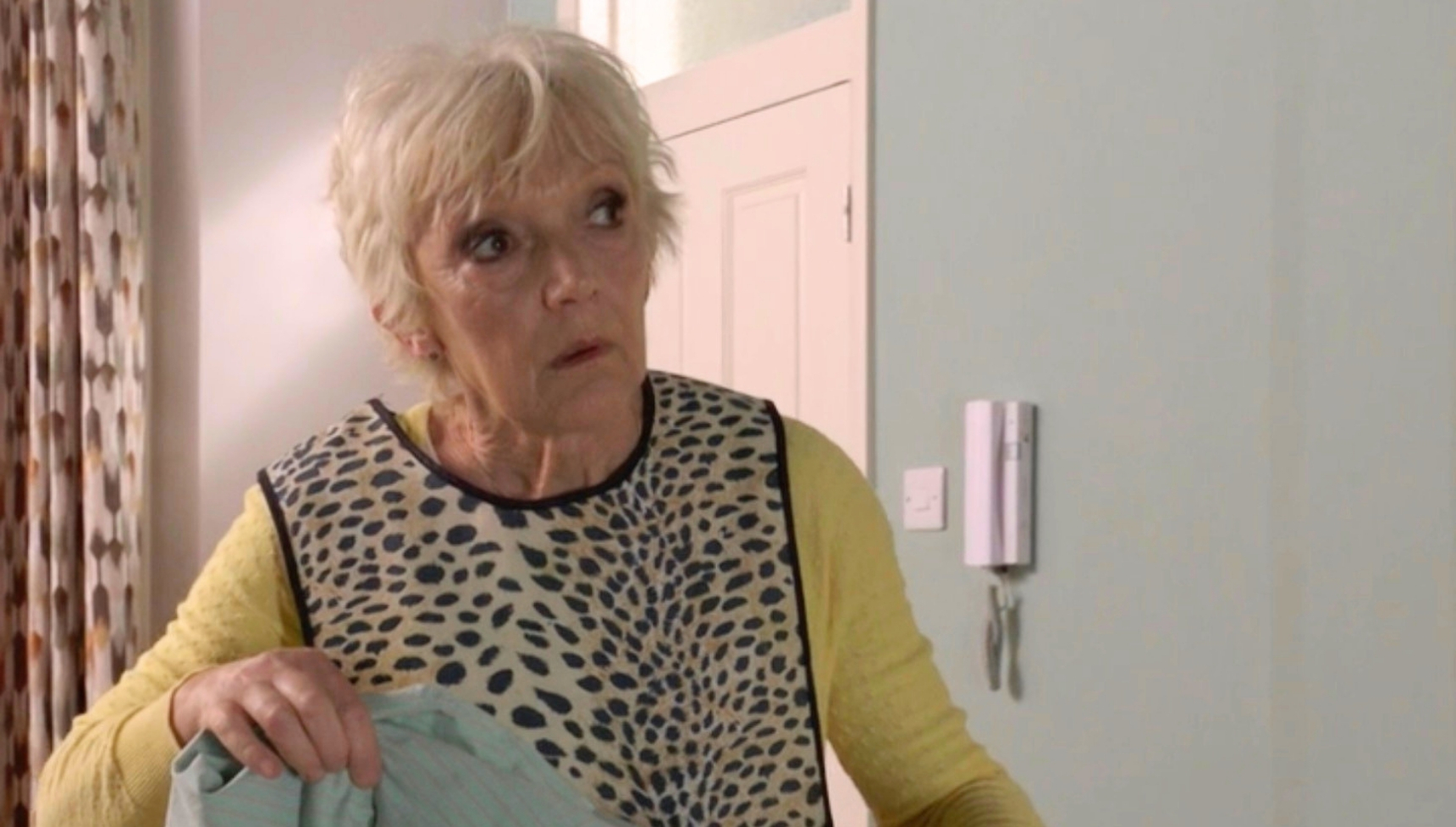 EastEnders' Jean cleaning