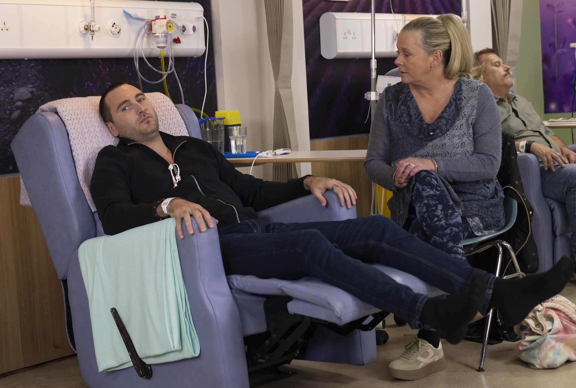 Bernie supports Kit in Coronation Street spoilers (Credit: ITV)